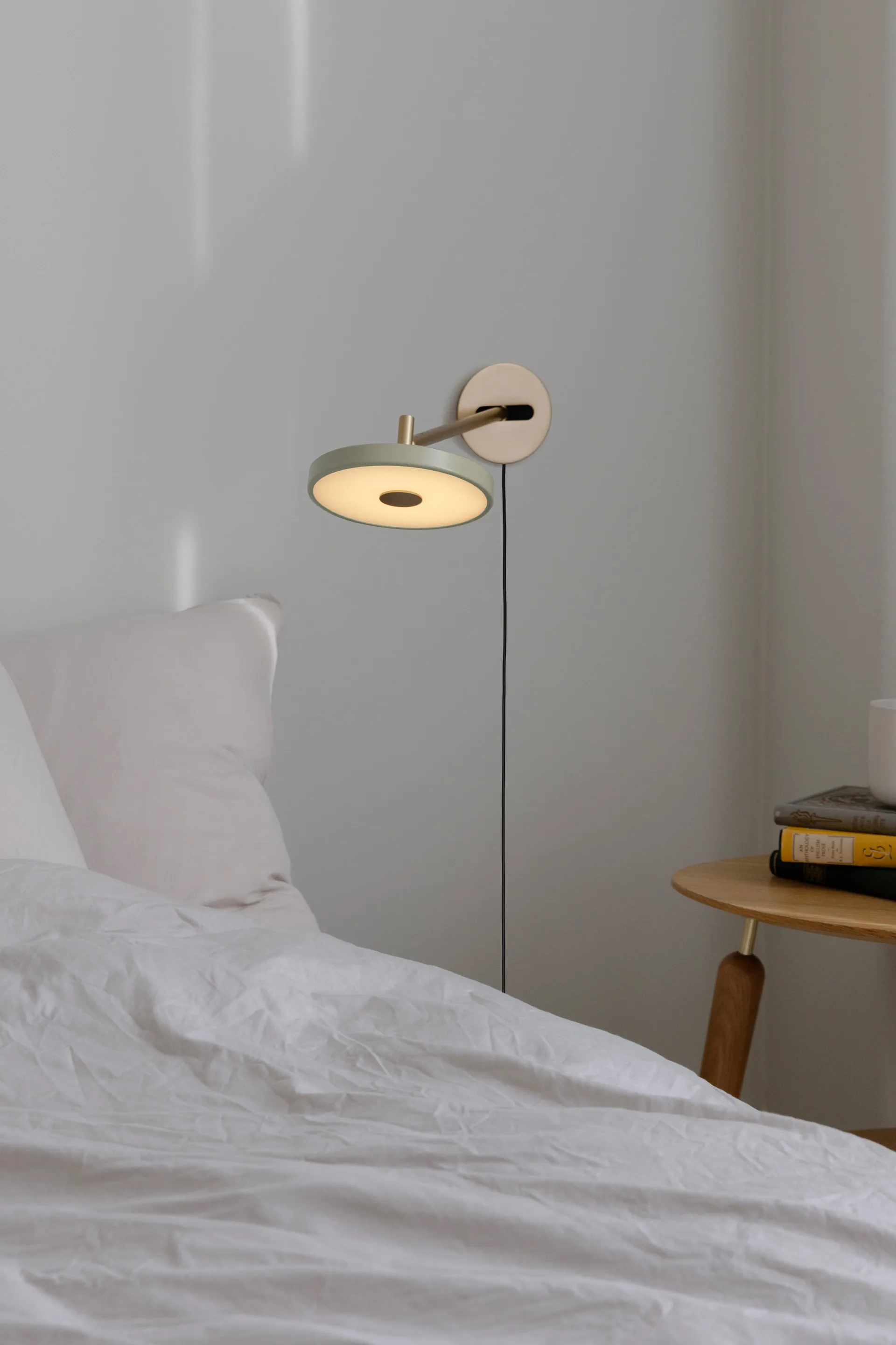 Asteria Wall long wall lamp, Nuance olive Umage