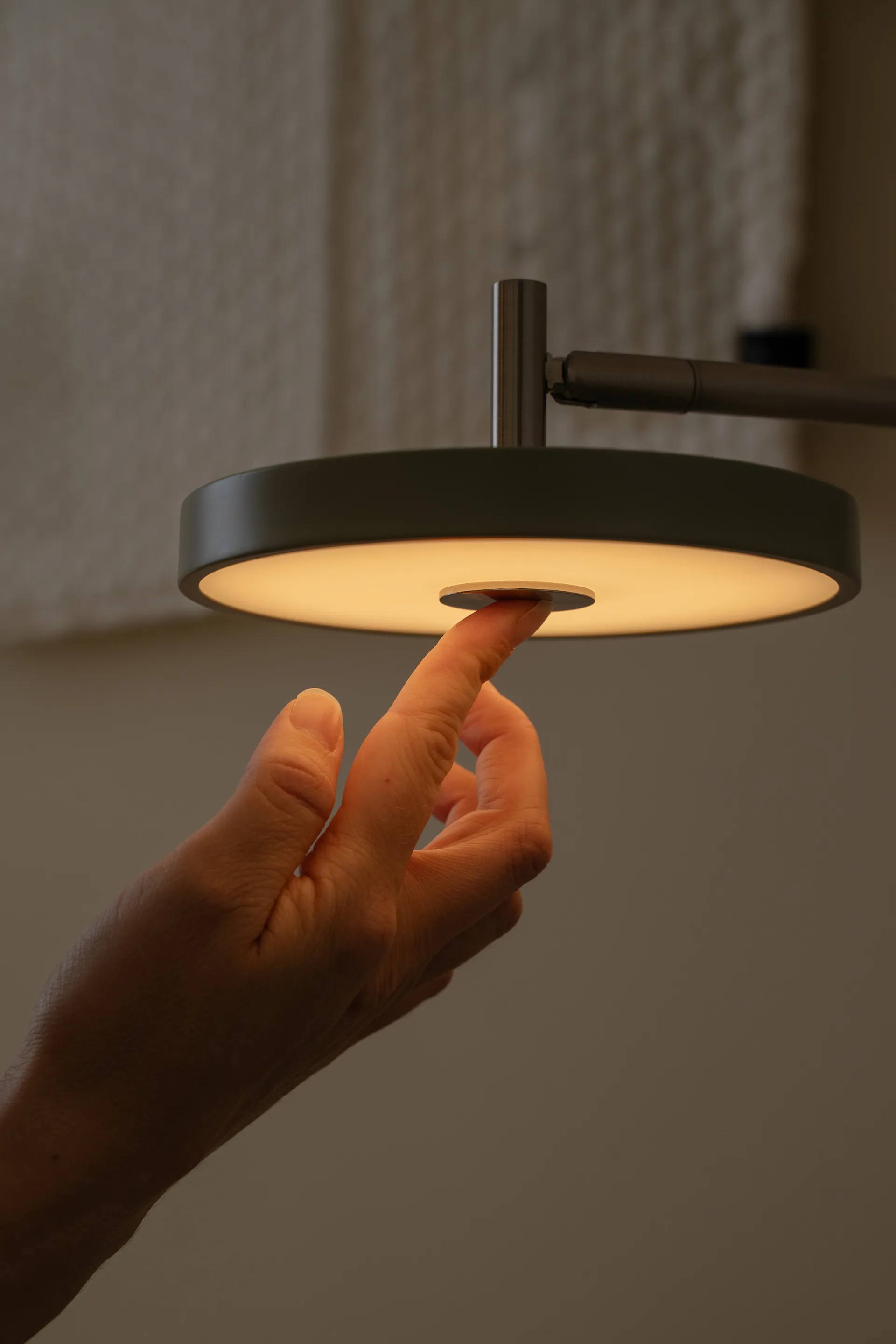 Asteria Wall wall lamp, Short, Nuance olive-chrome Umage