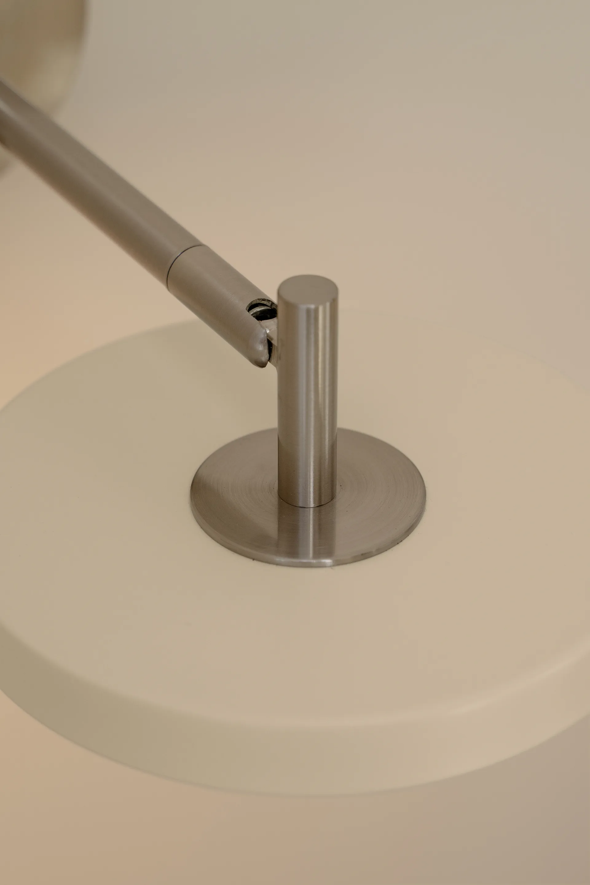 Asteria Wall wall lamp, Short, Pearl white-chrome Umage