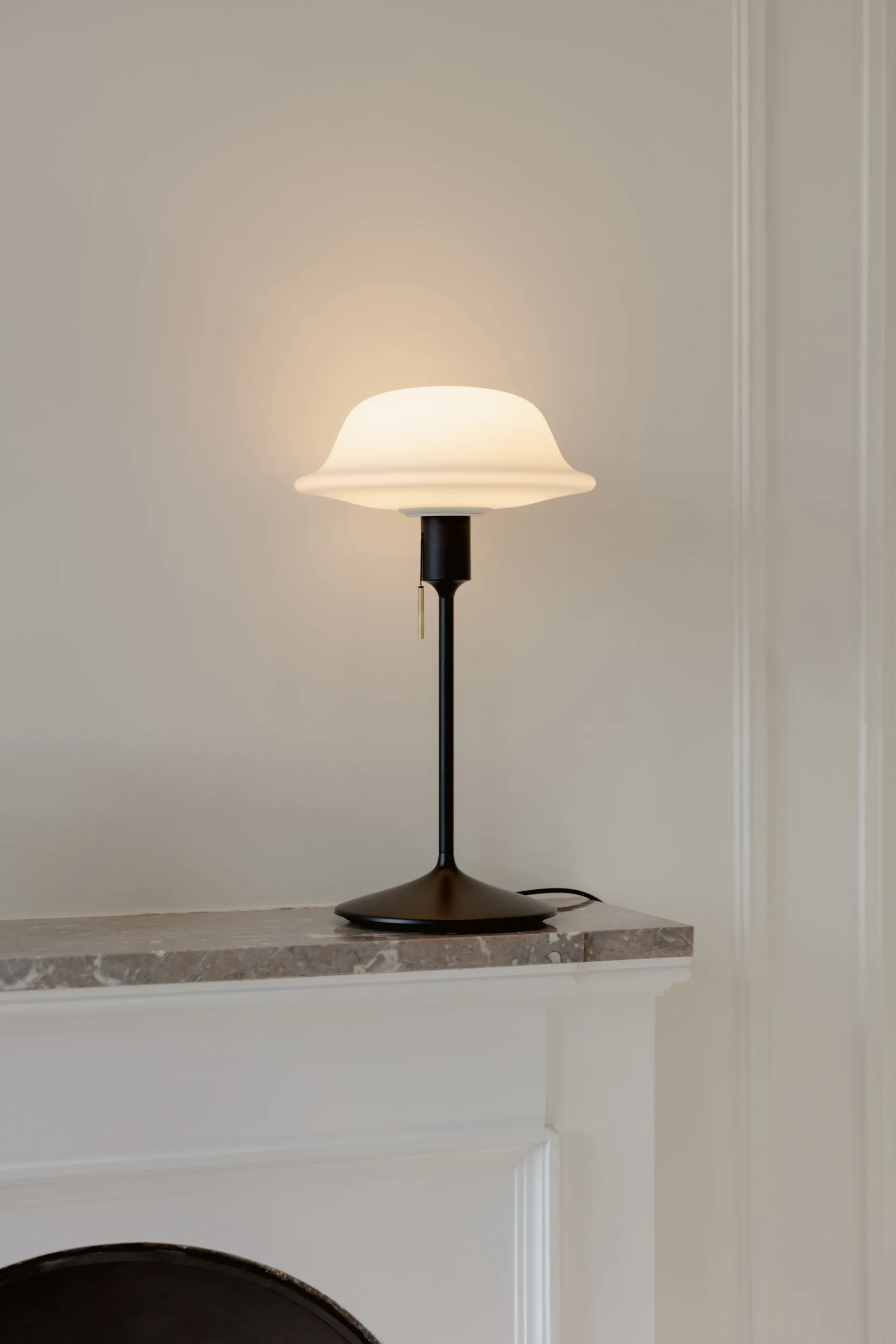 Butler table lamp, White-Black Umage