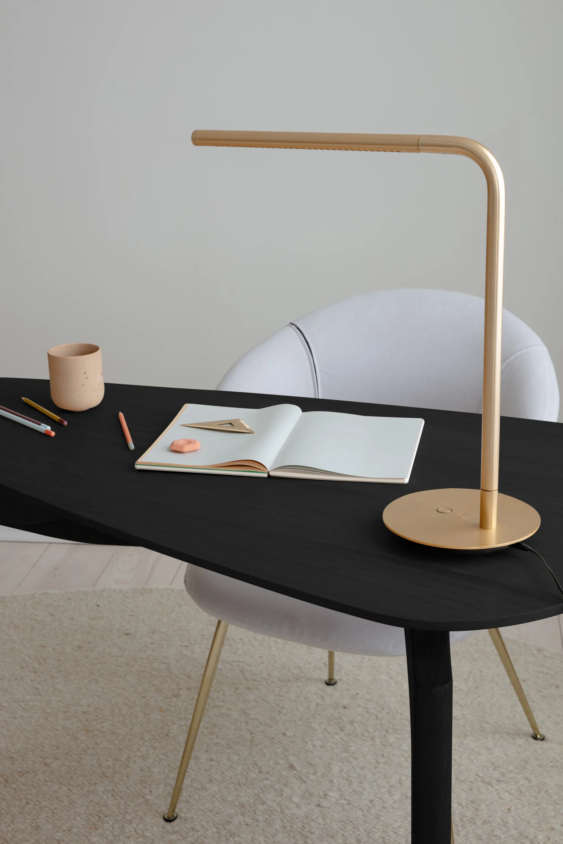 Duende desk 67.1x130 cm, Black oak Umage