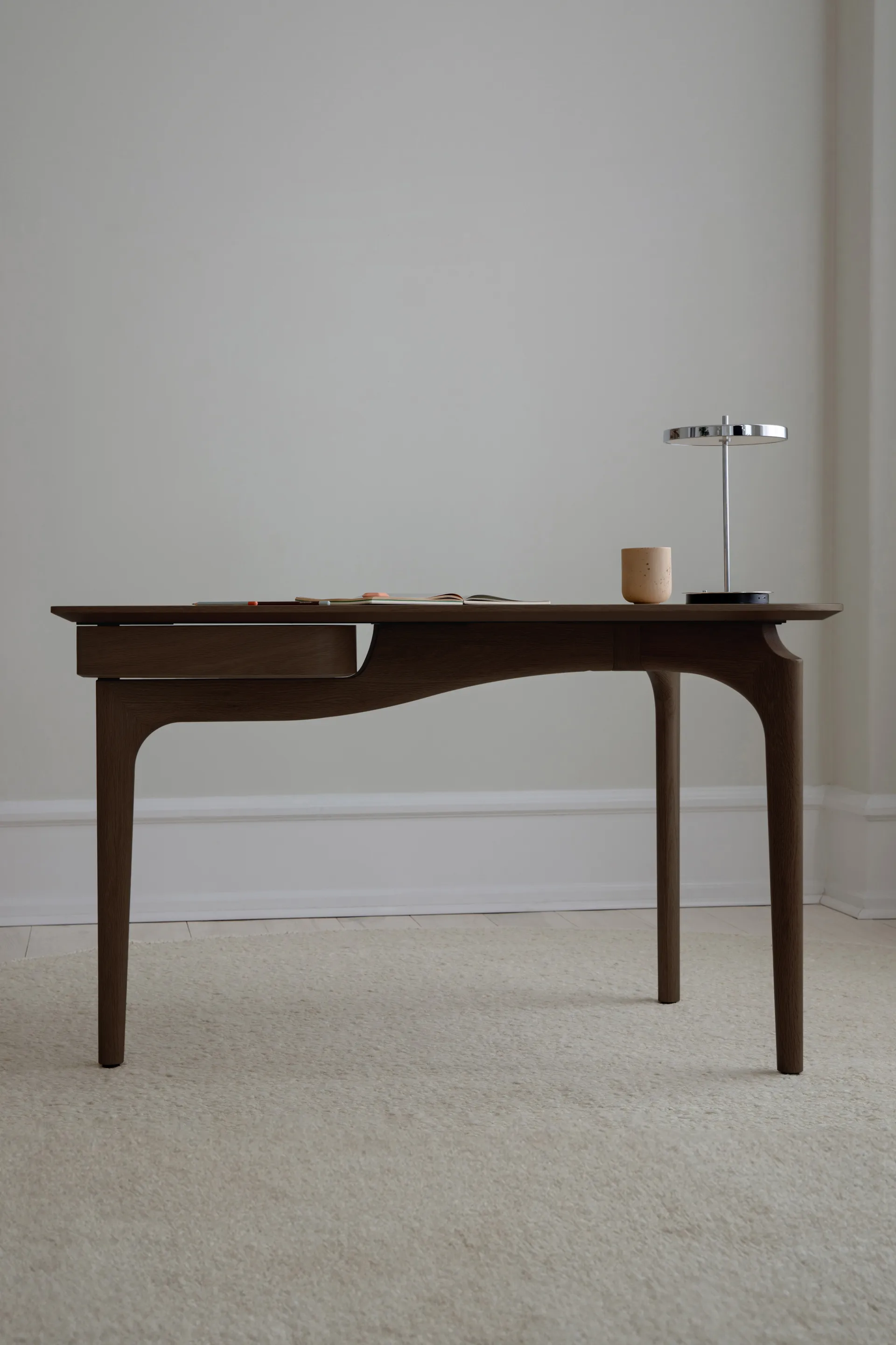 Duende desk 67.1x130 cm, Dark oak Umage