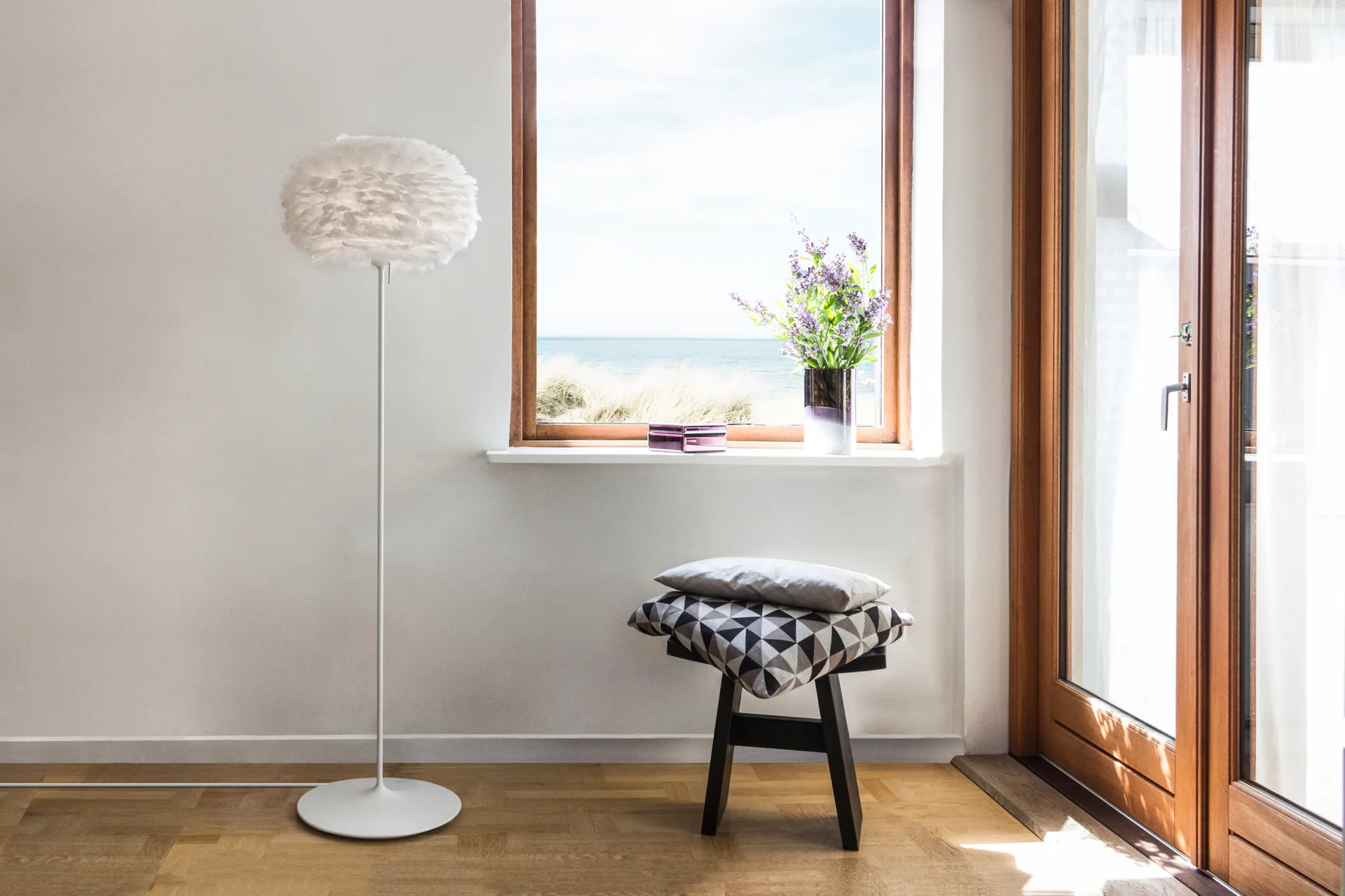 Eos floor lamp medium white,  Umage