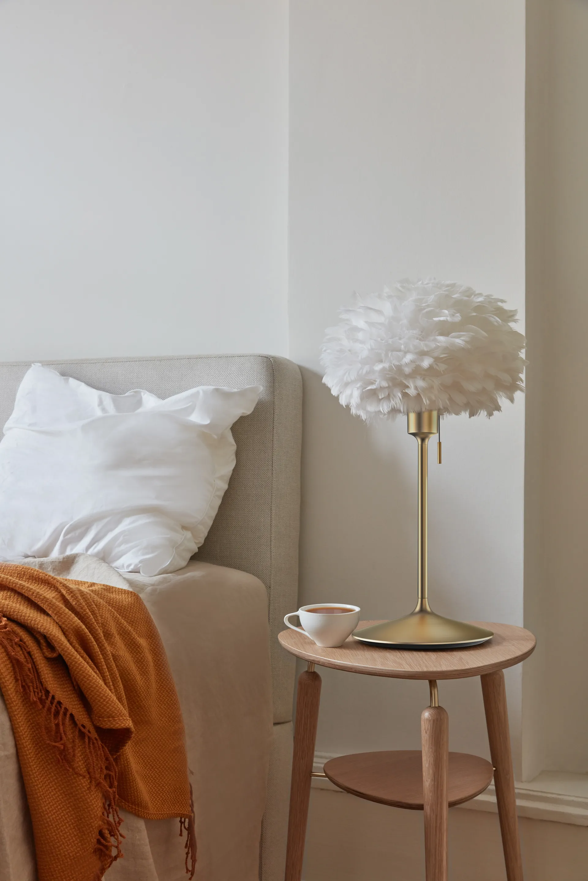 Eos table lamp mini, White-Brushed brass Umage