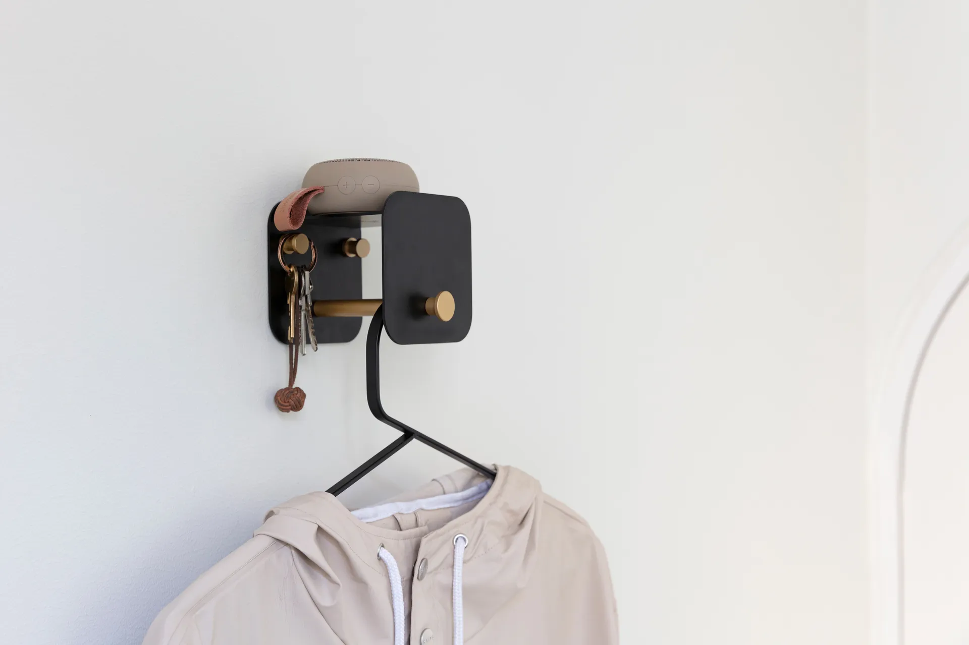 Hang in There wall hanger, Black-brass Umage