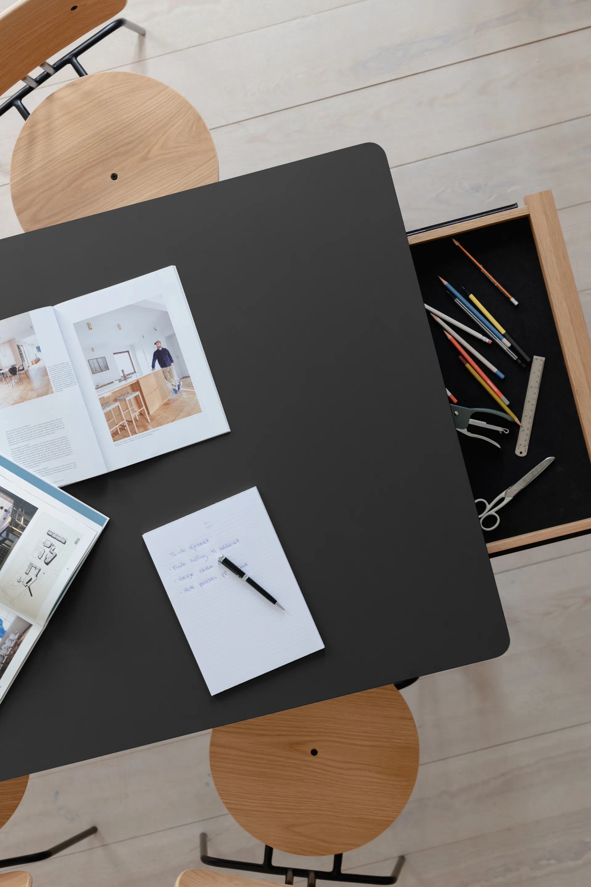 Heart'n'Soul dining table 90x200 cm, Oak-obsidian black Umage