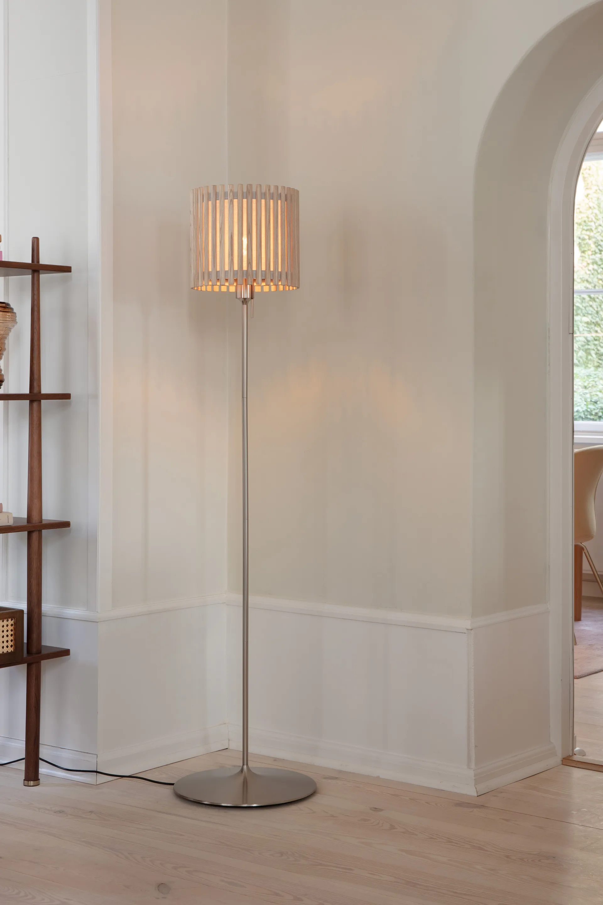 Komorebi floor lamp medium, Square oak-Brushed steel Umage