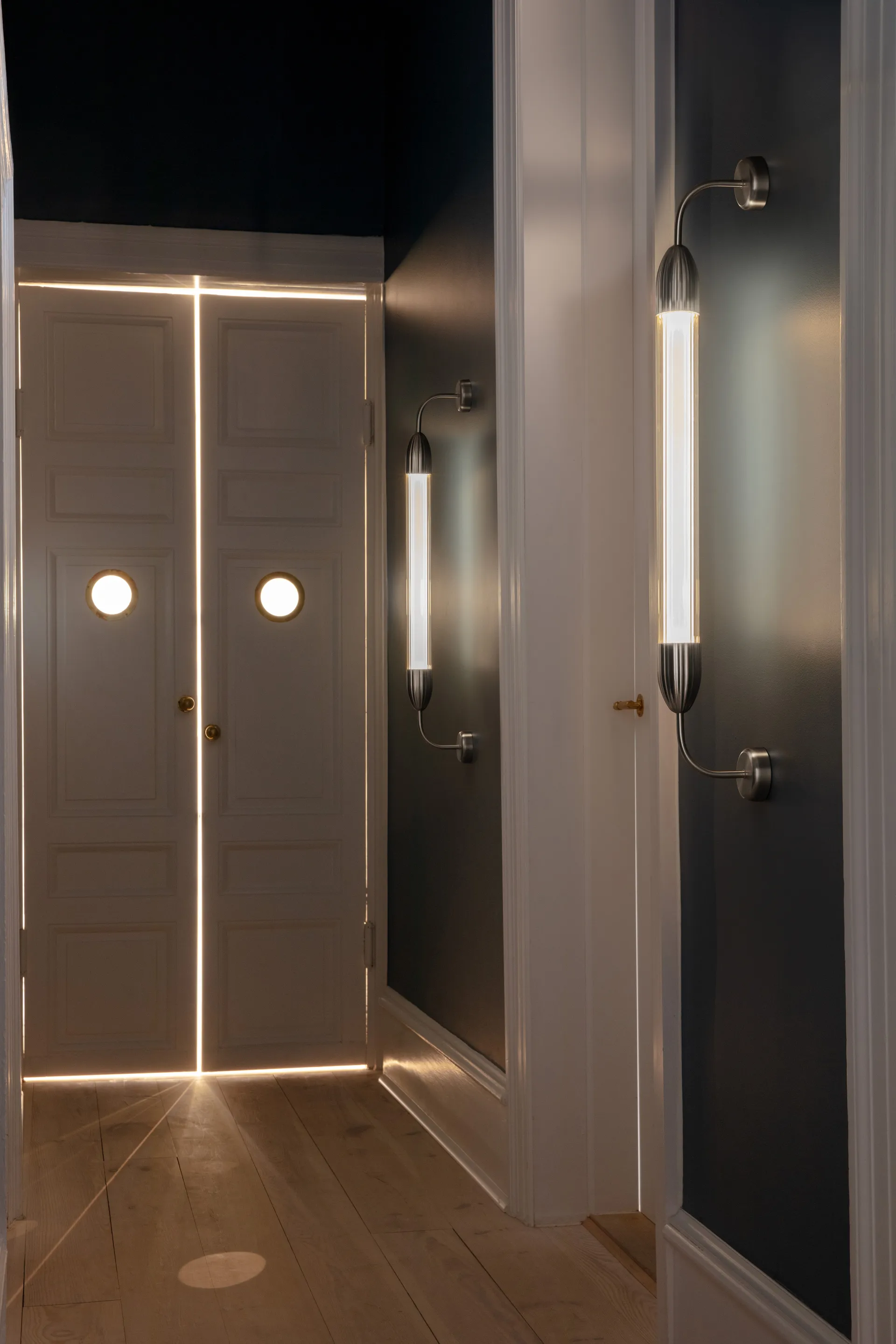 Lemon Squeeze Wall long wall lamp, Single polished steel Umage