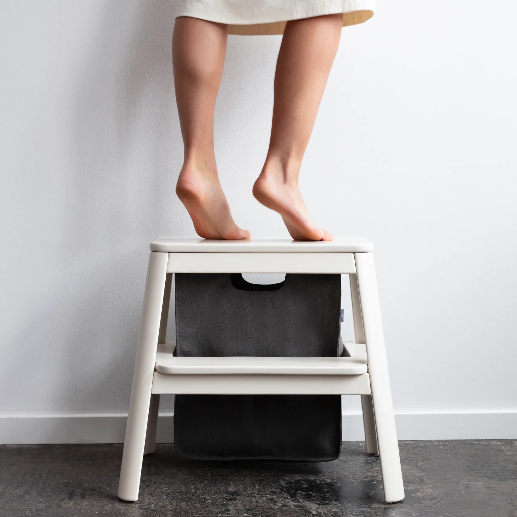 Step it up stool, pearl white Umage