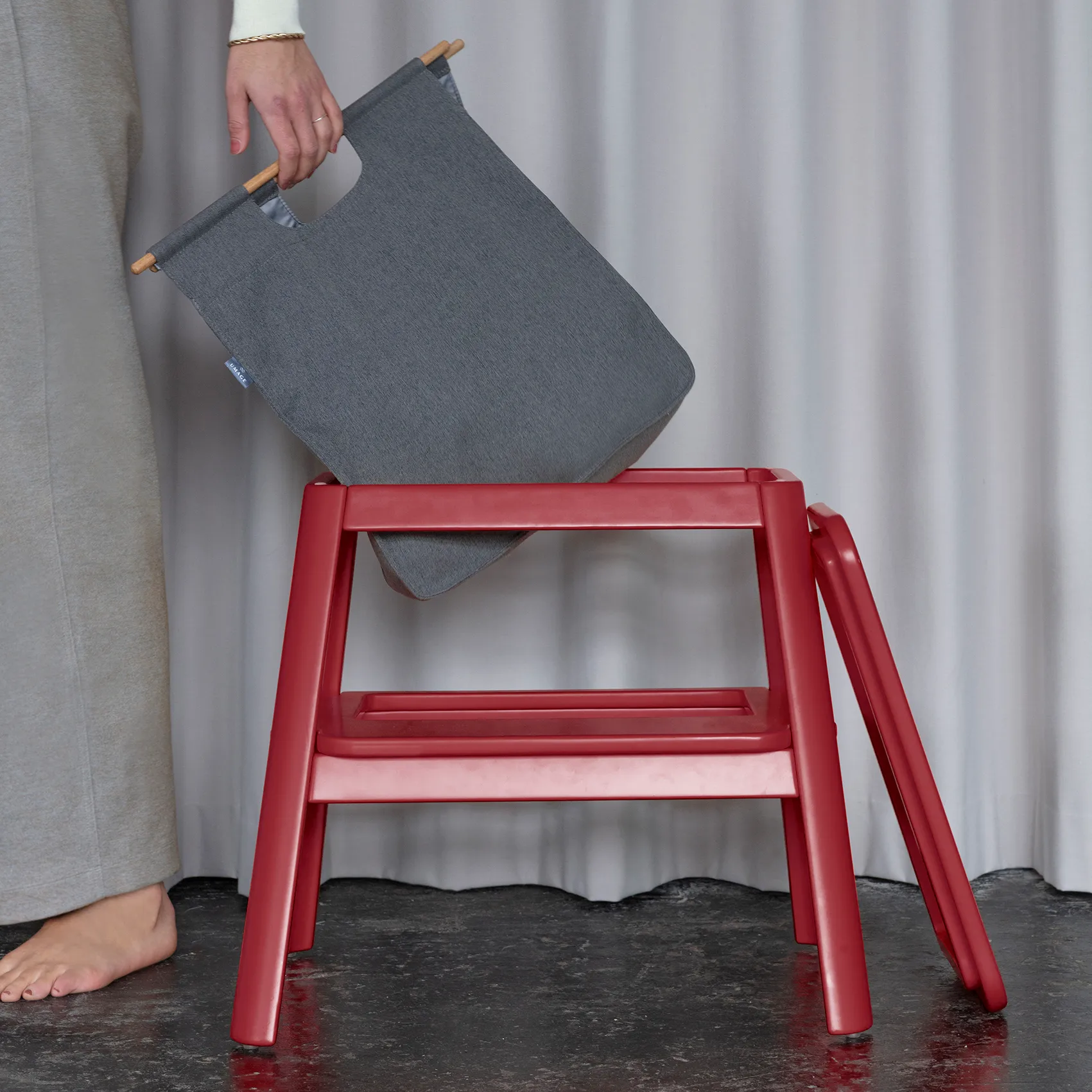 Step it up stool, ruby red Umage