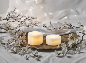 Marble table candle - White gloss, Ø8x6 cm - Unison