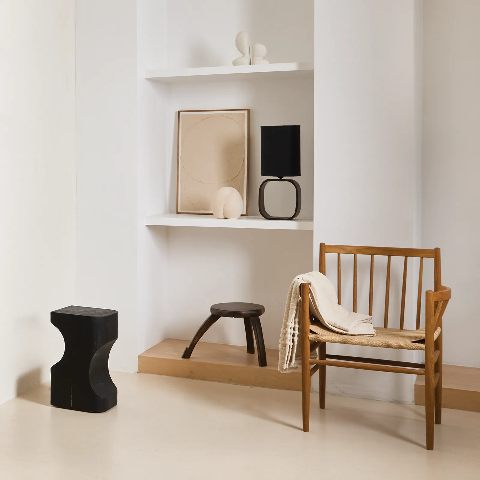 Curved side table, Black URBAN NATURE CULTURE