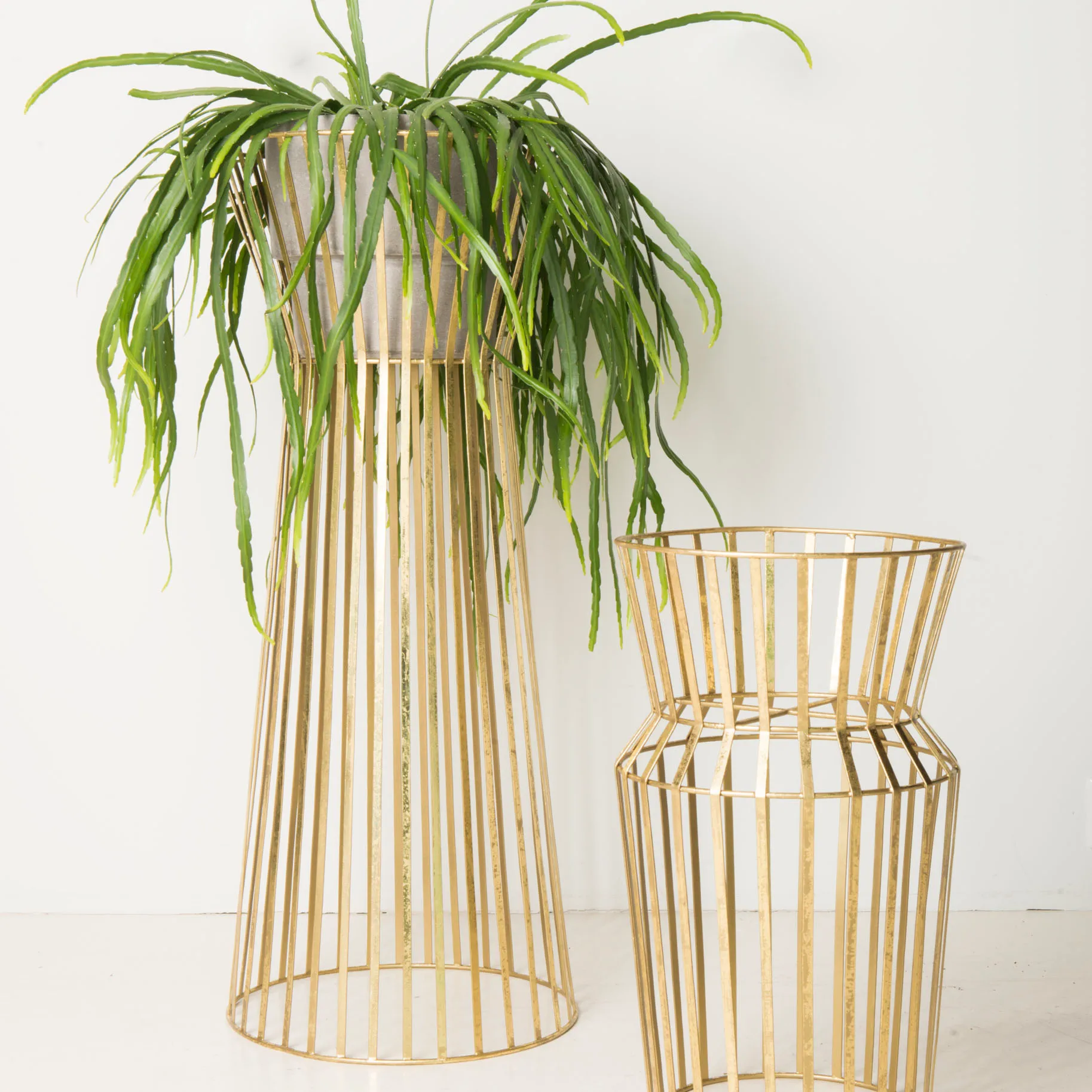 Pot holder big, Brass URBAN NATURE CULTURE