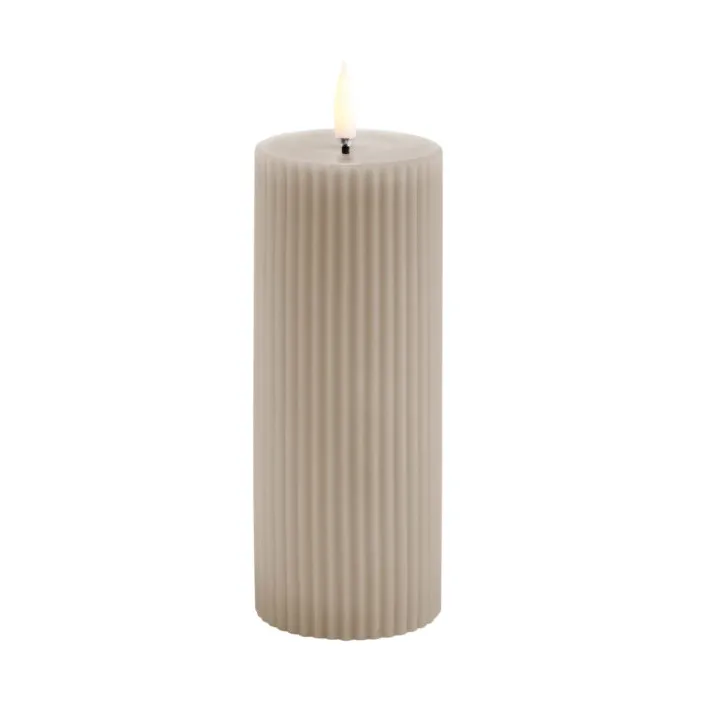 Uyuni Lighting LED Pillar candle Ribbed o5,8x15 cm Sandstone