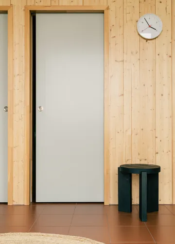 001 Stool stool - Black-stained pine, Ø40x44 cm - Vaarnii