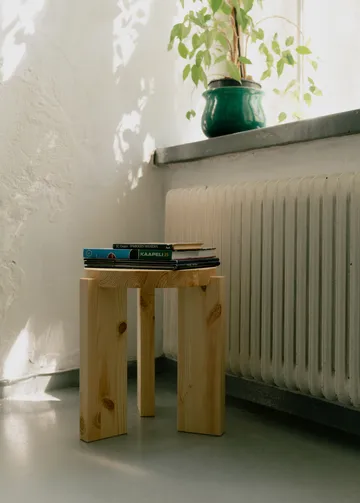 001 Stool stool - Matte oil-waxed pine, Ø40x44 cm - Vaarnii