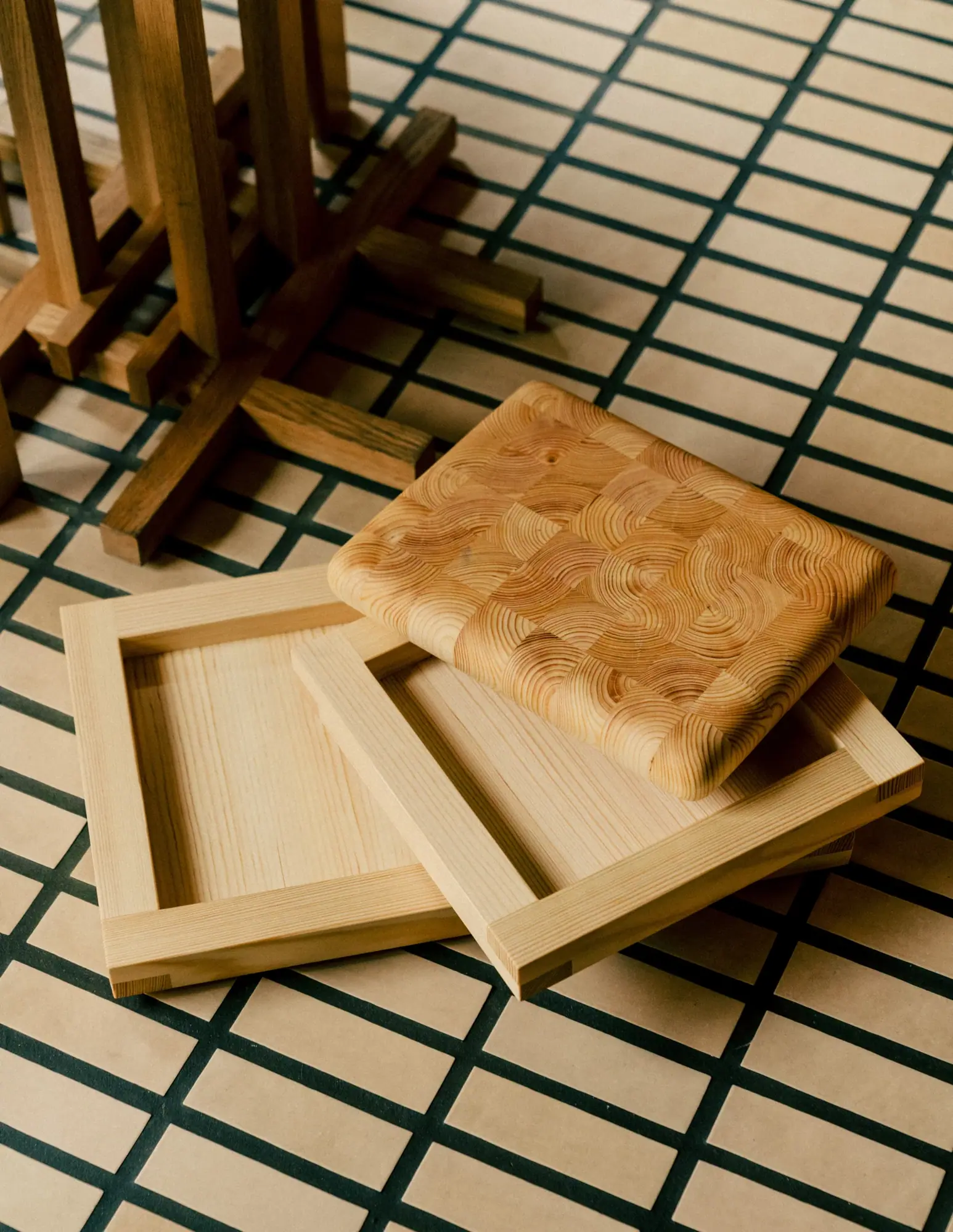 009 Tray tray, Oil-waxed pine, 33x33x6 cm Vaarnii