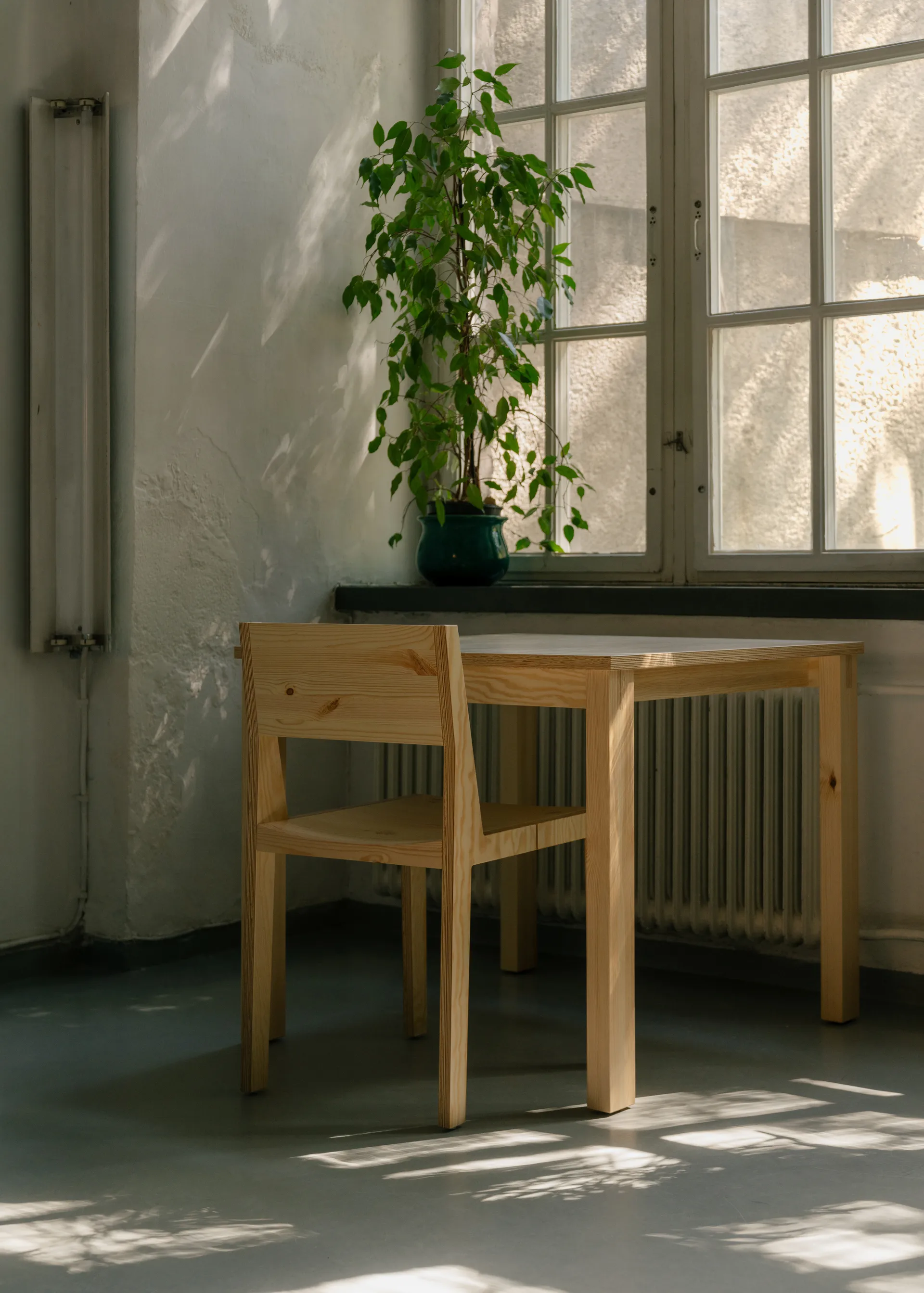 016 Maasto Table, Matte oil-waxed pine, 90x90x75 cm Vaarnii
