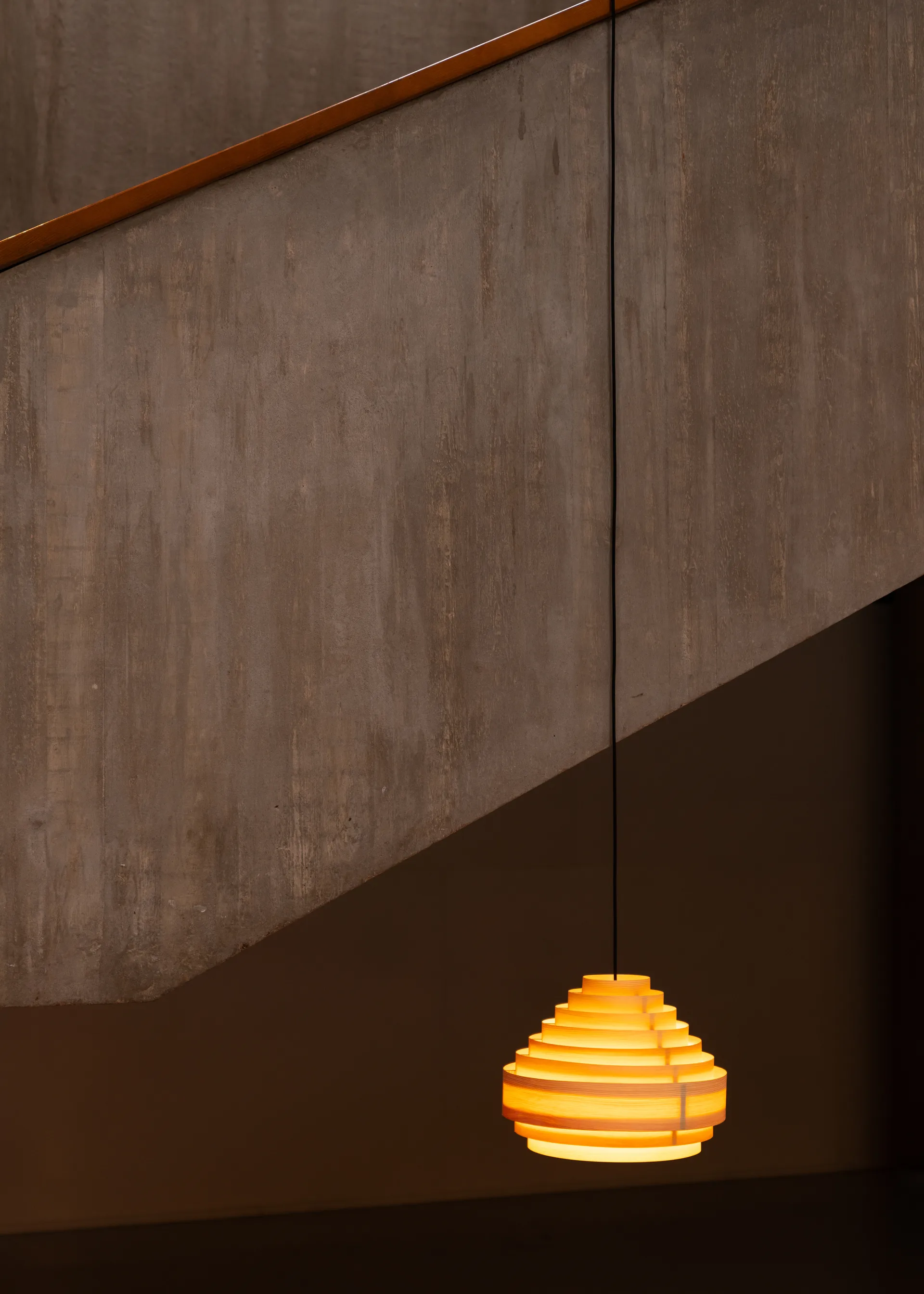 1001 Hans Pendant pendant, Matte oiled-wax pine, Ø38 cm Vaarnii