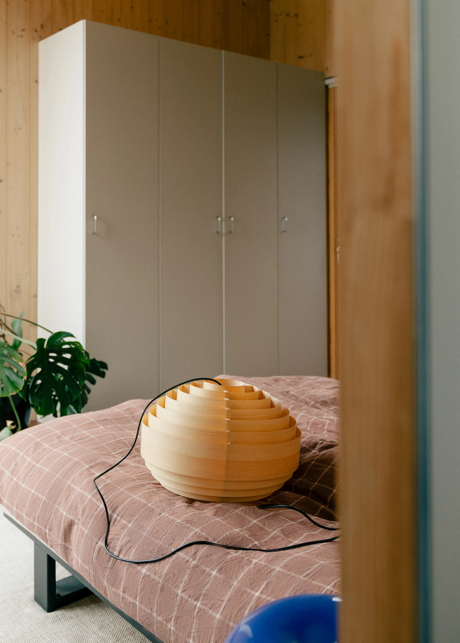 1002 Hans Pendant pendant, Matte oil-waxed pine, Ø46 cm Vaarnii