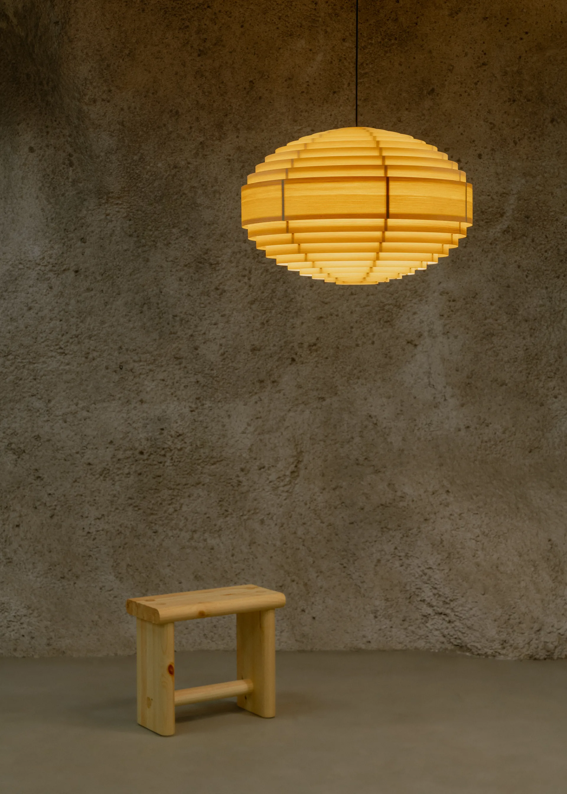 1002 Hans Pendant pendant, Matte oil-waxed pine, XL Ø70 cm Vaarnii