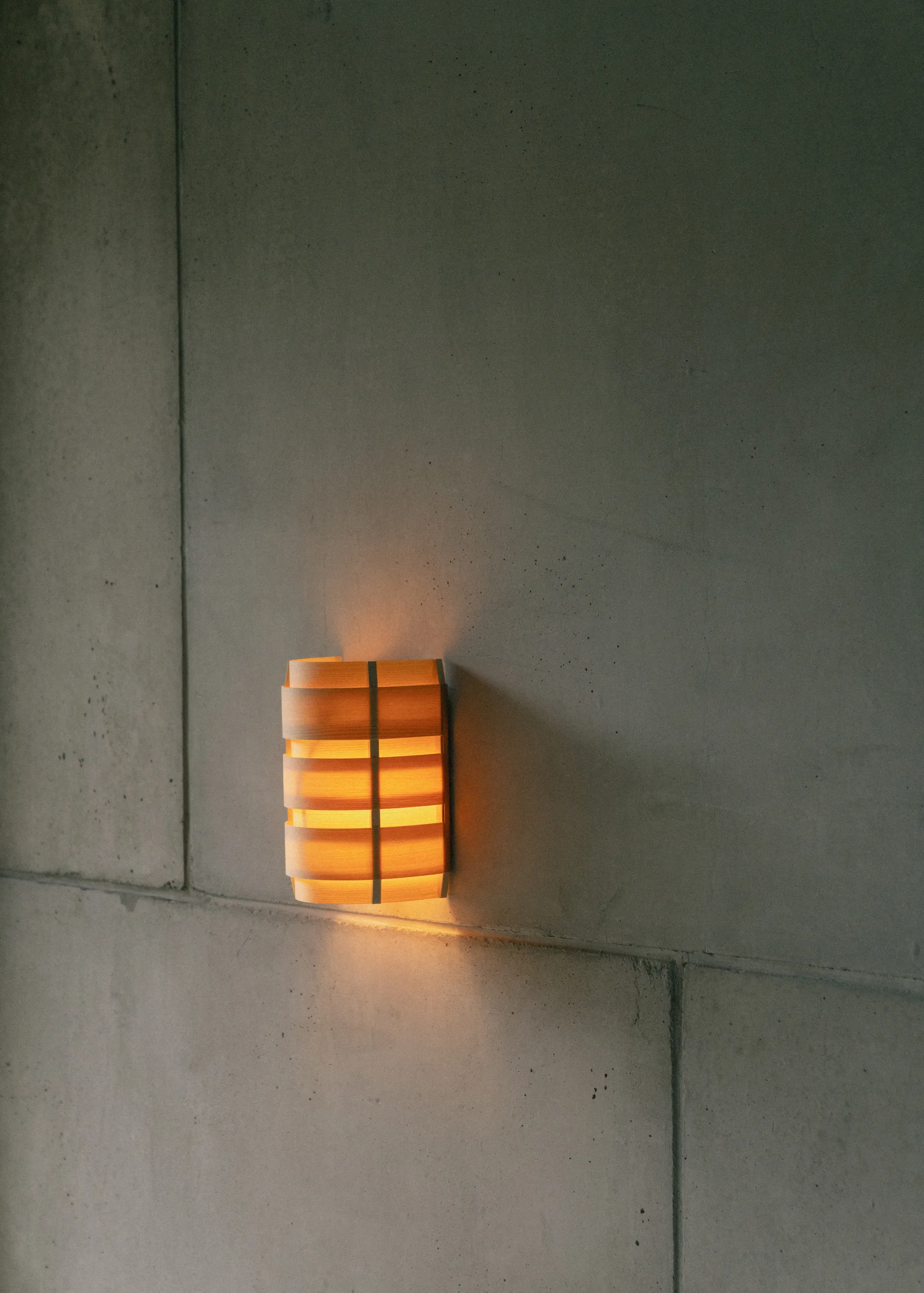 1004 Hans Wall Light, Matte oil-waxed pine, 16x24 cm Vaarnii