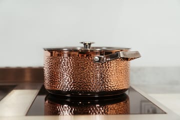 Mjölner hammered copper casserole dish with lid - Miranda. 4 L - Vargen & Thor