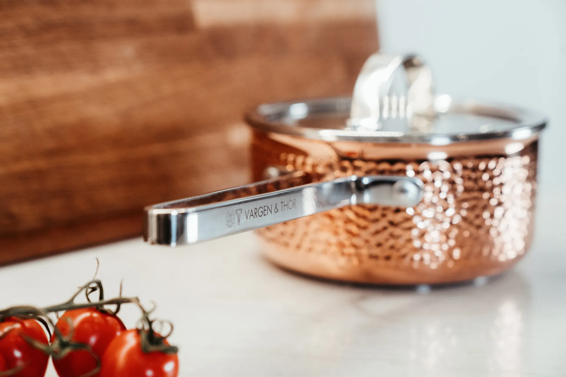Mjölner hammered copper saucepan with lid, Vera. 1.6 L Vargen & Thor