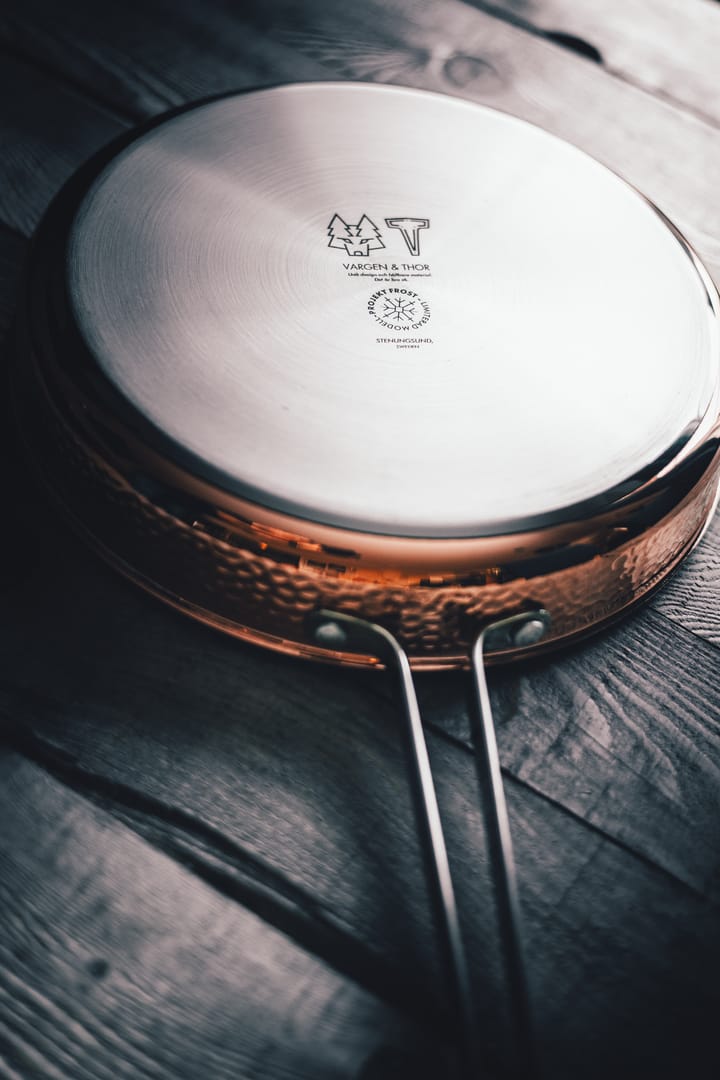 Mjölner hammered sauce pan in copper with lid - Modell Y2 - Vargen & Thor