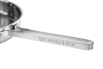 Modell M1 hammered sauce pan Ø28 cm - Chrome with lid - Vargen & Thor