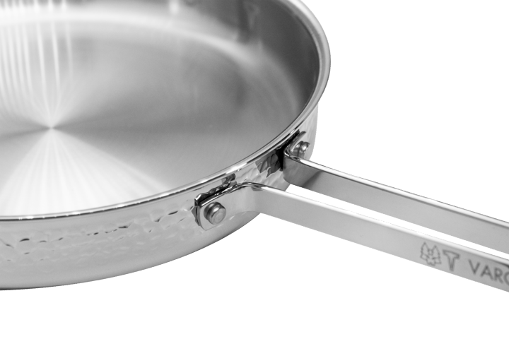 Modell M1 hammered sauce pan Ø28 cm - Chrome with lid - Vargen & Thor