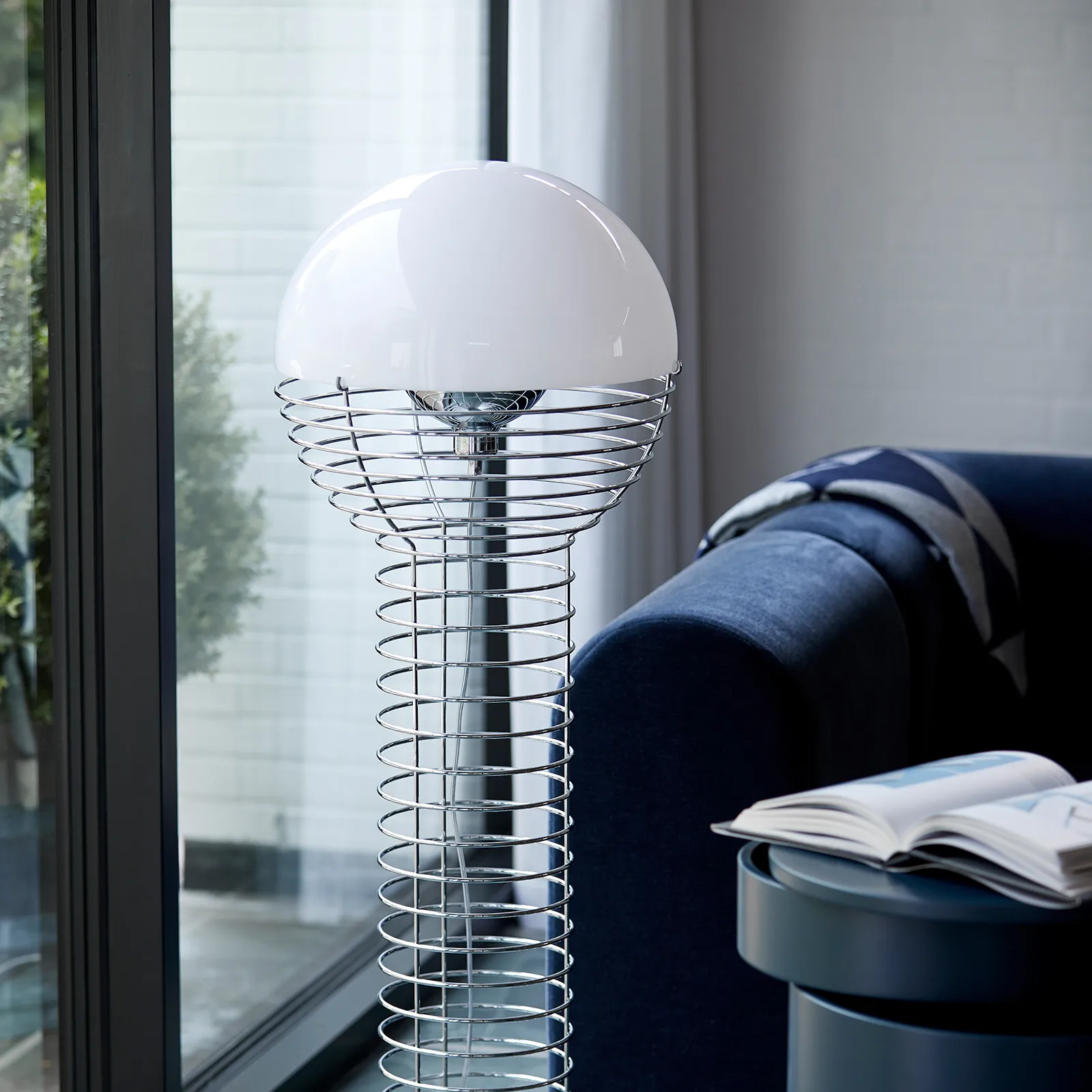 Wire floor lamp, white Verpan