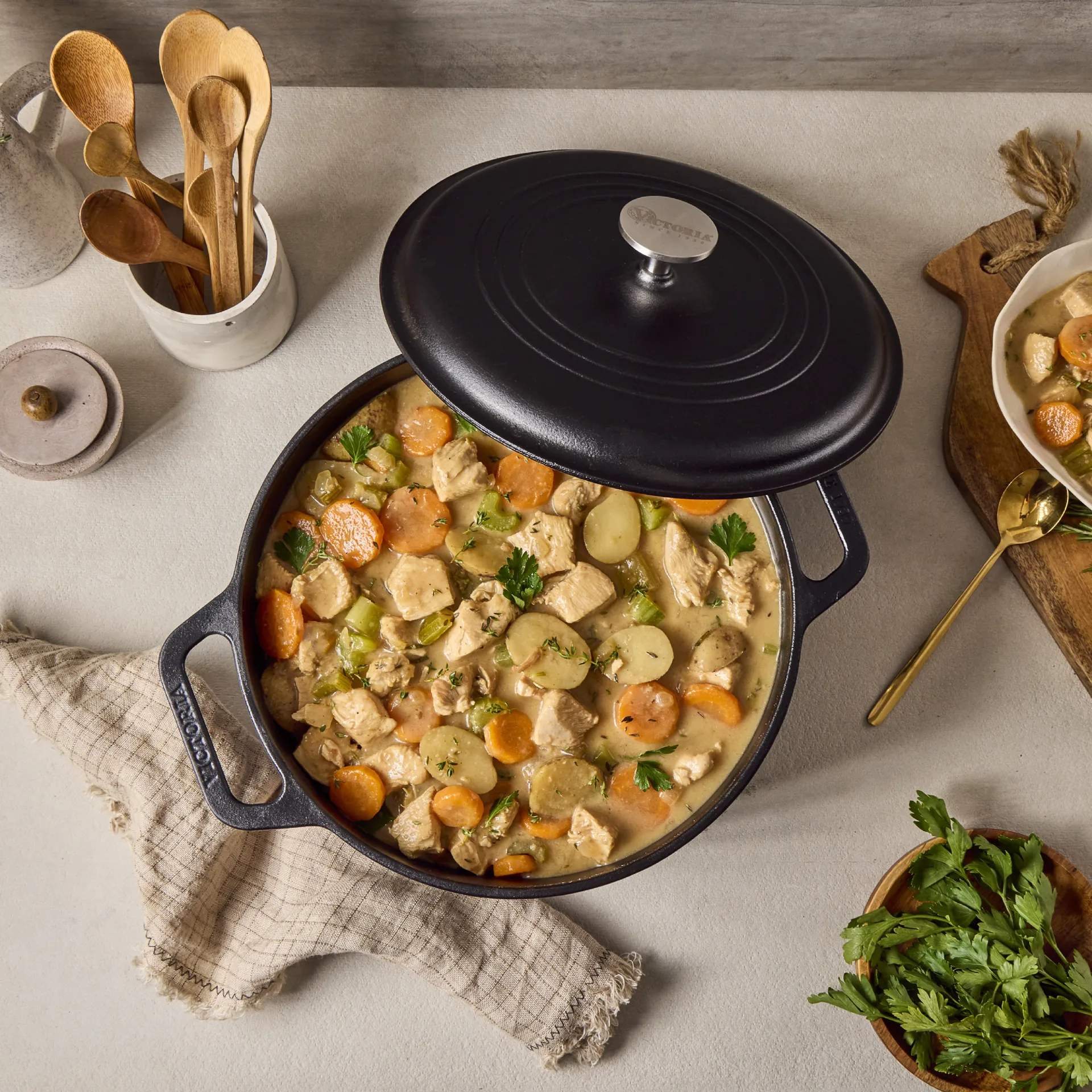 Cast Iron Pot Ø26 cm, 5.7 L Victoria