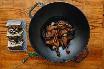 Cast iron wok pan 36 cm - Black - Victoria