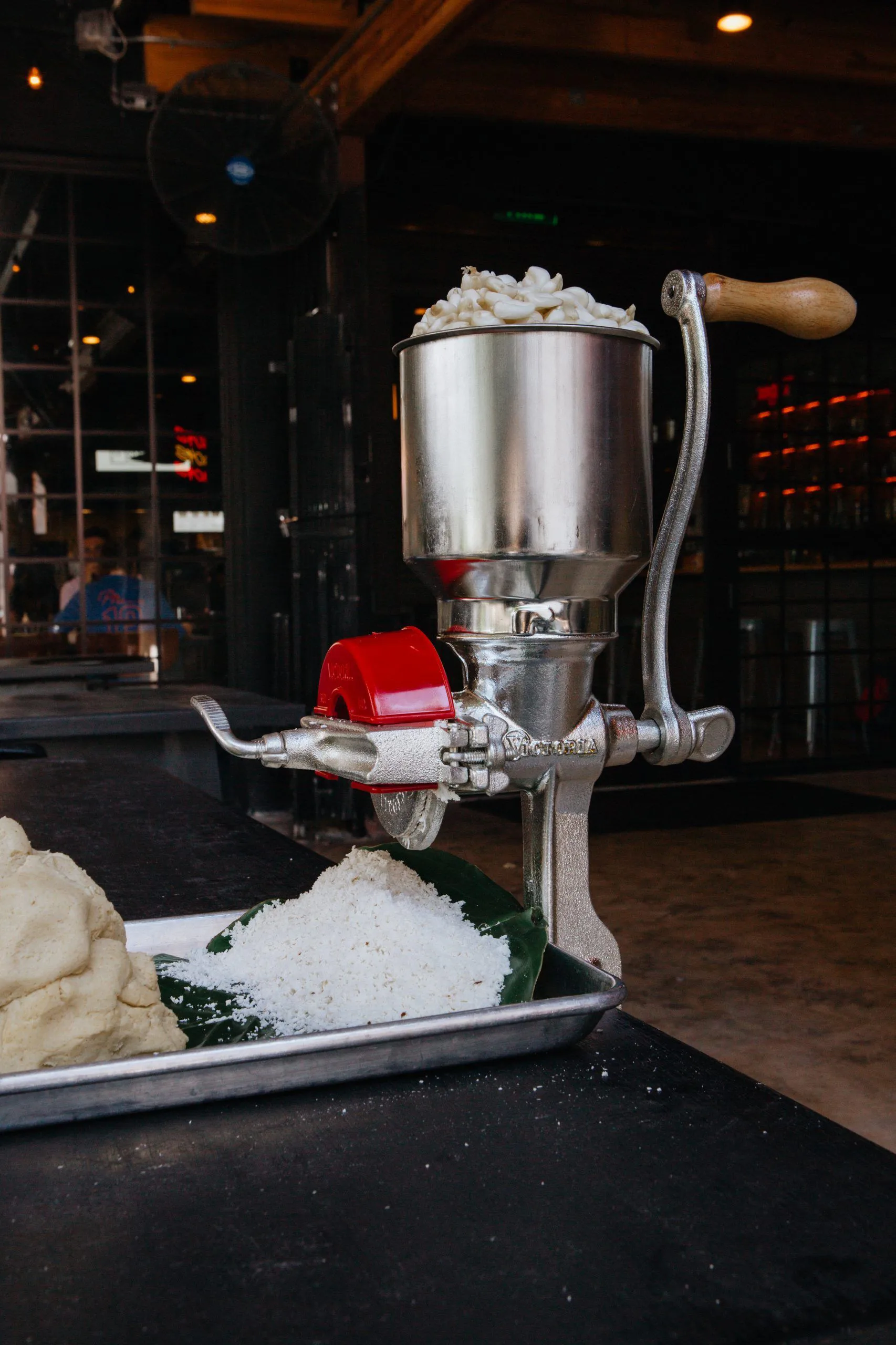 Manual Grinder Cast Iron, Steel-red Victoria