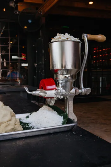 Manual Grinder Cast Iron - Steel-red - Victoria