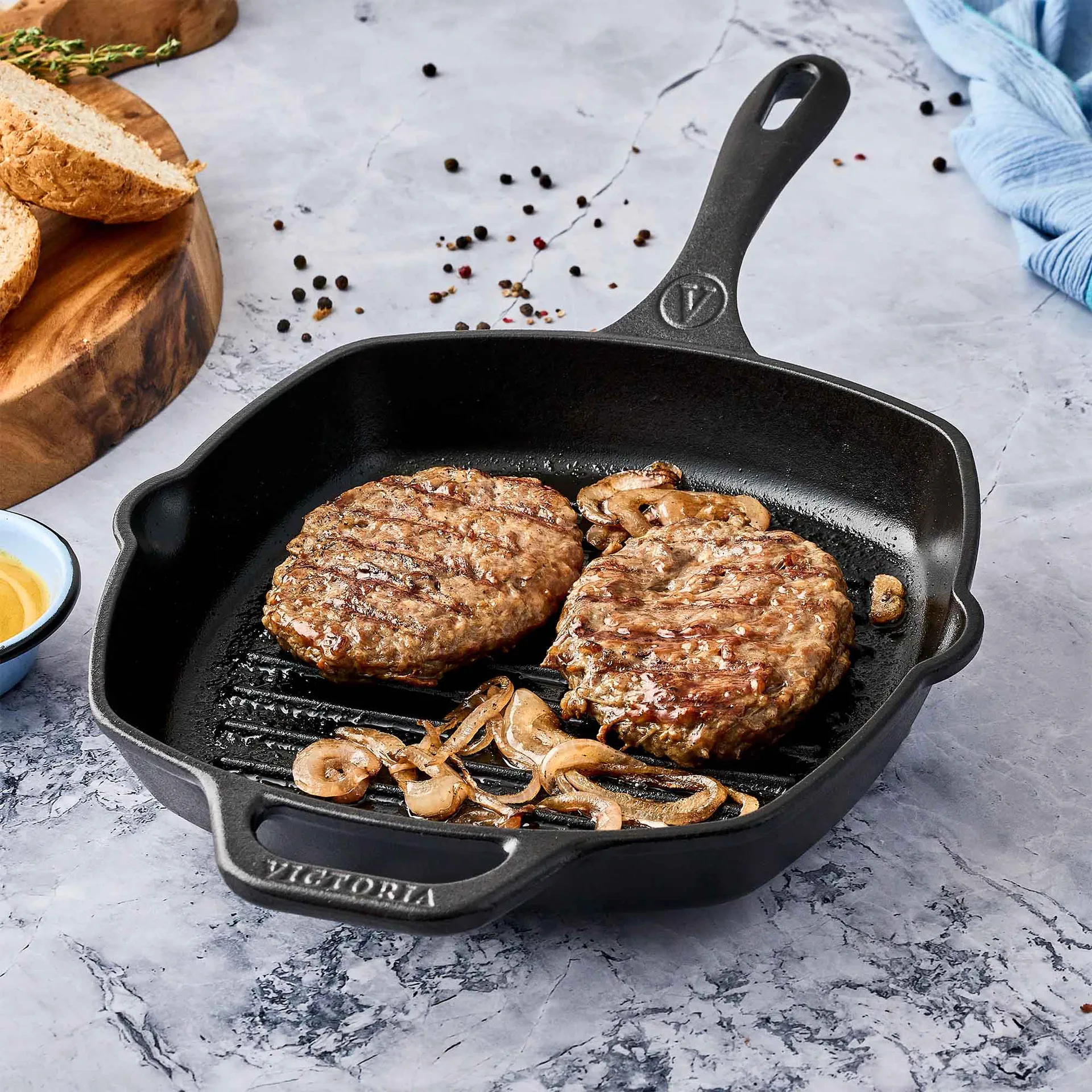 Victoria square grill pan cast iron enameled, 44.1x28.4 cm Victoria