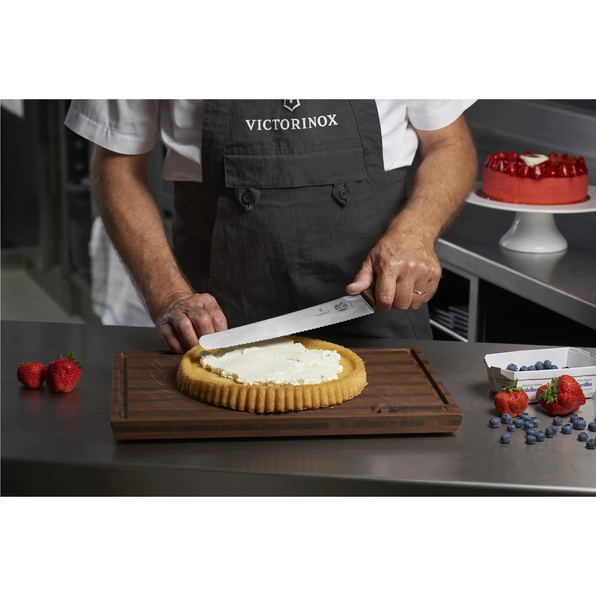 Wood bread knife 26 cm, Stainless steel-maple Victorinox