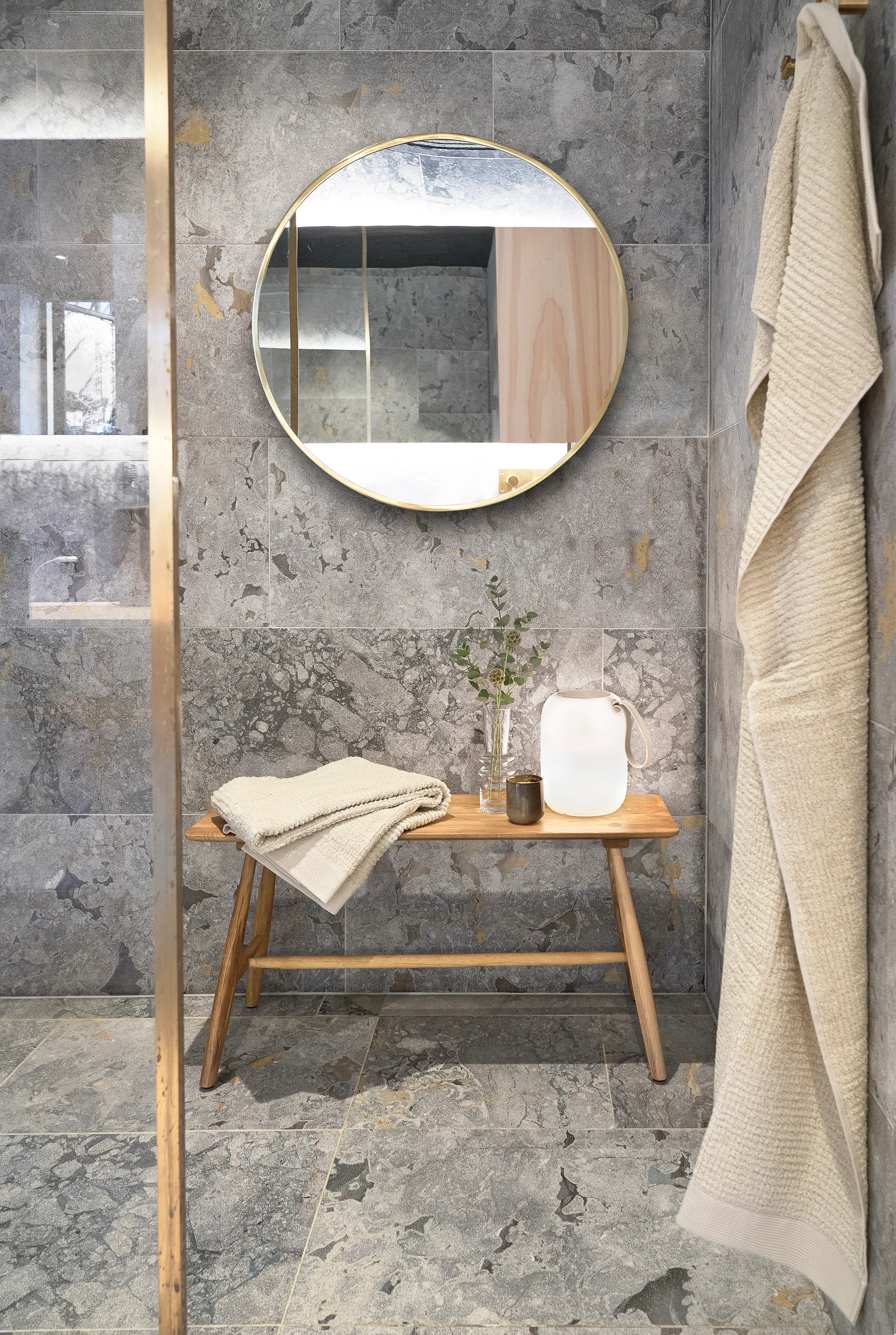 Vardo mirror Ø80 cm, Brass Villa Collection