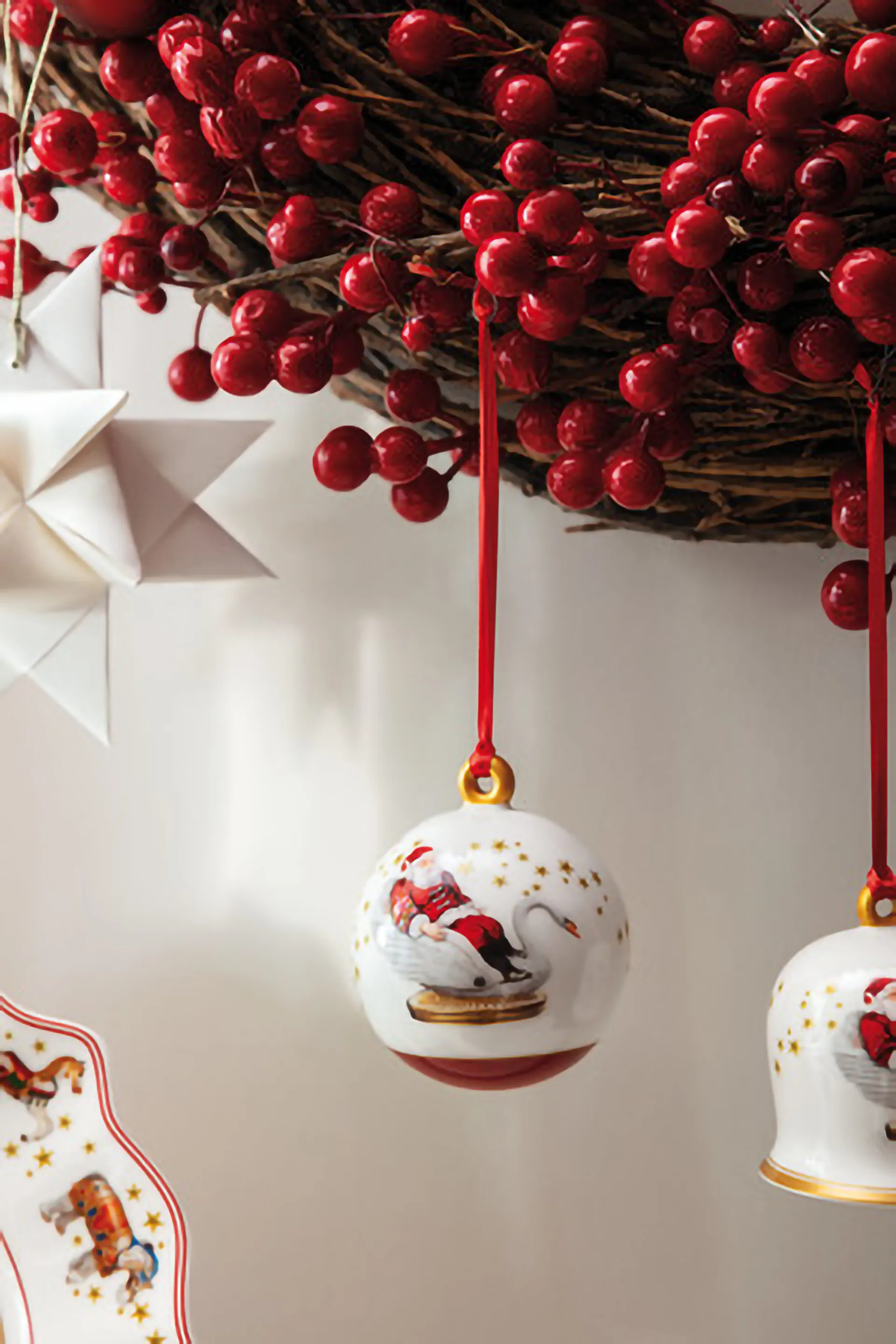 Annual Christmas Edition ball, White-red Villeroy & Boch