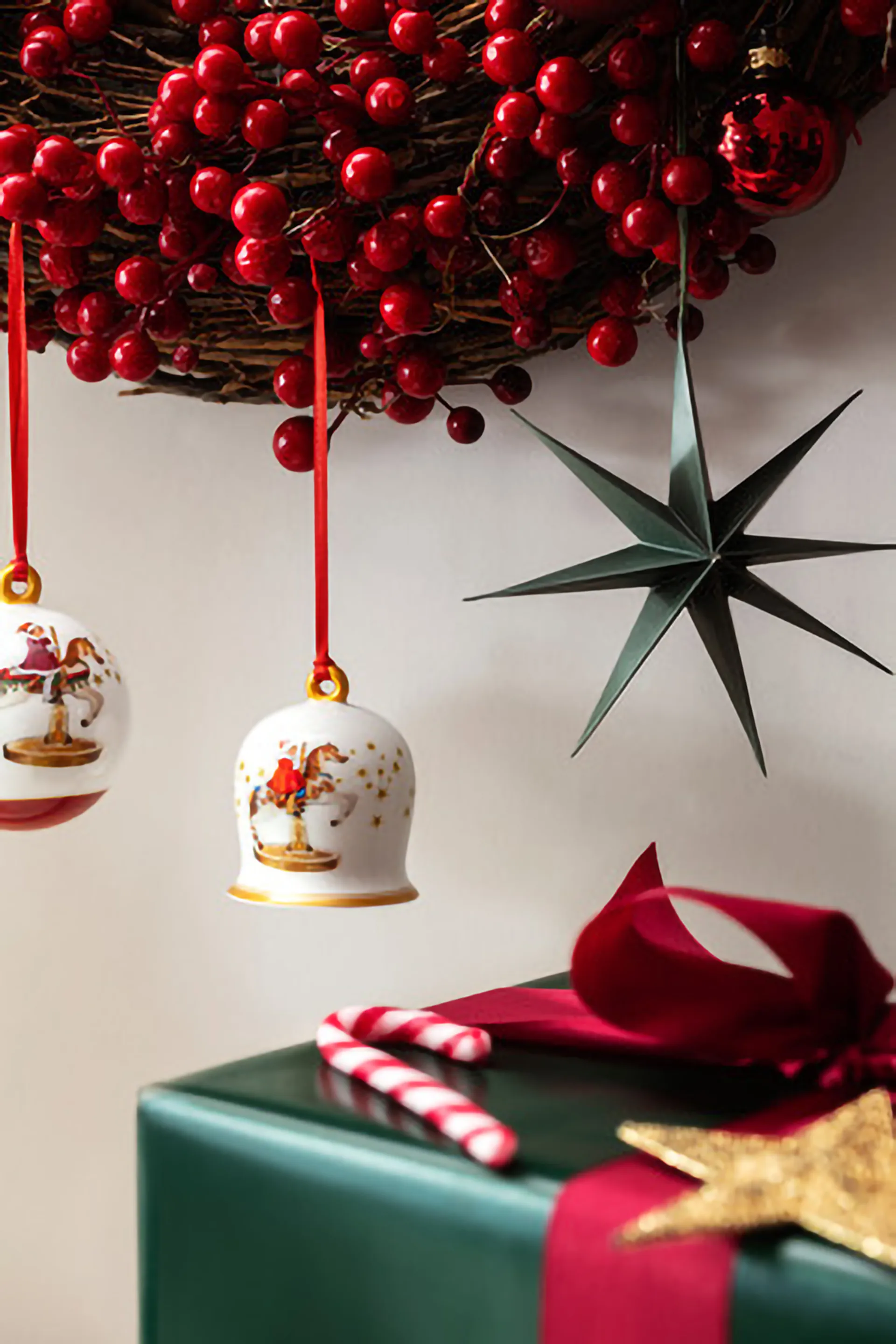 Annual Christmas Edition bell, White-red Villeroy & Boch
