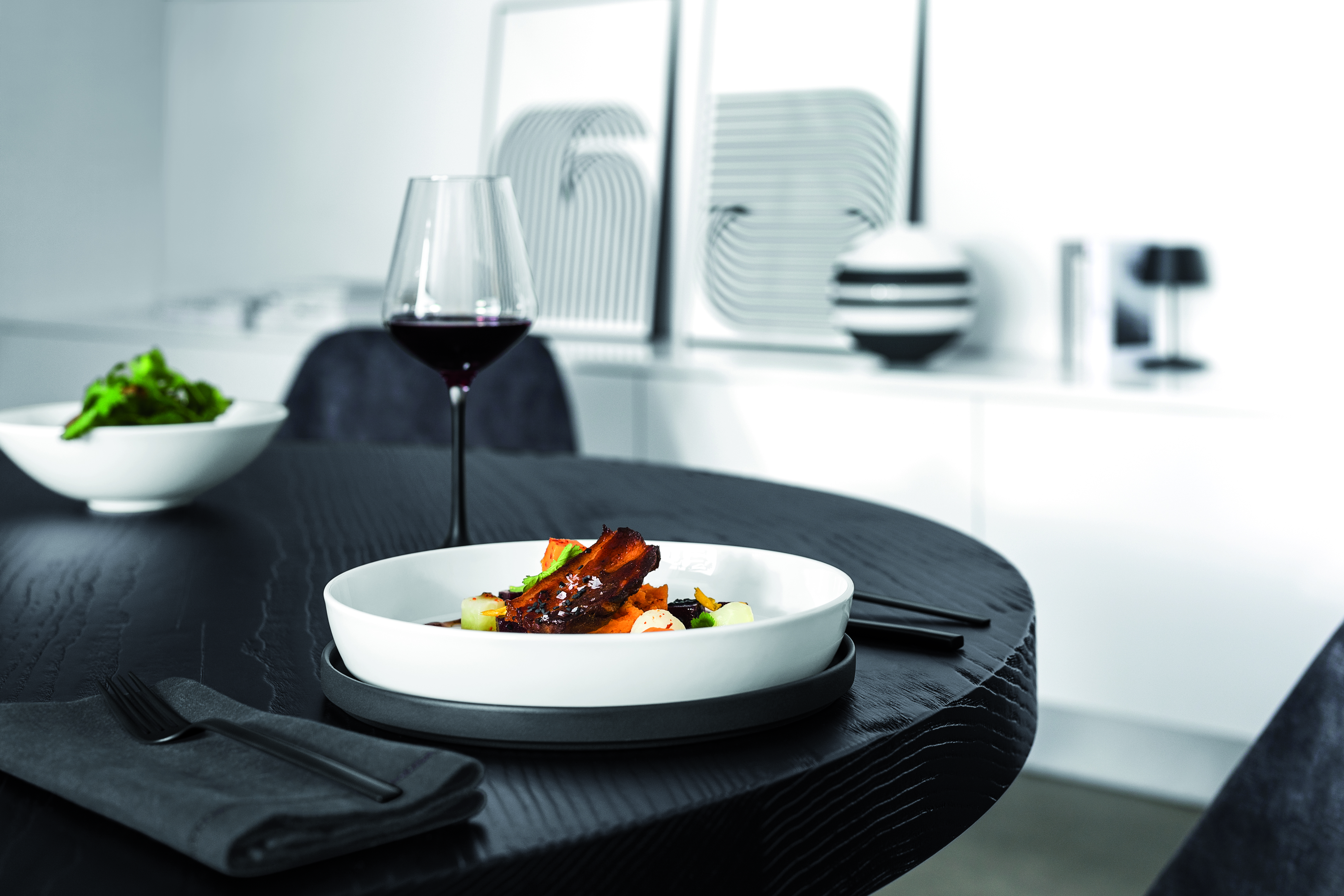 Iconic La Boule tableware set 7 pieces Black white