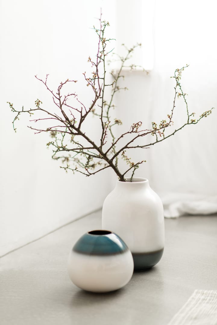 Lave Home shoulder vase 22 cm - Blue-white - Villeroy & Boch