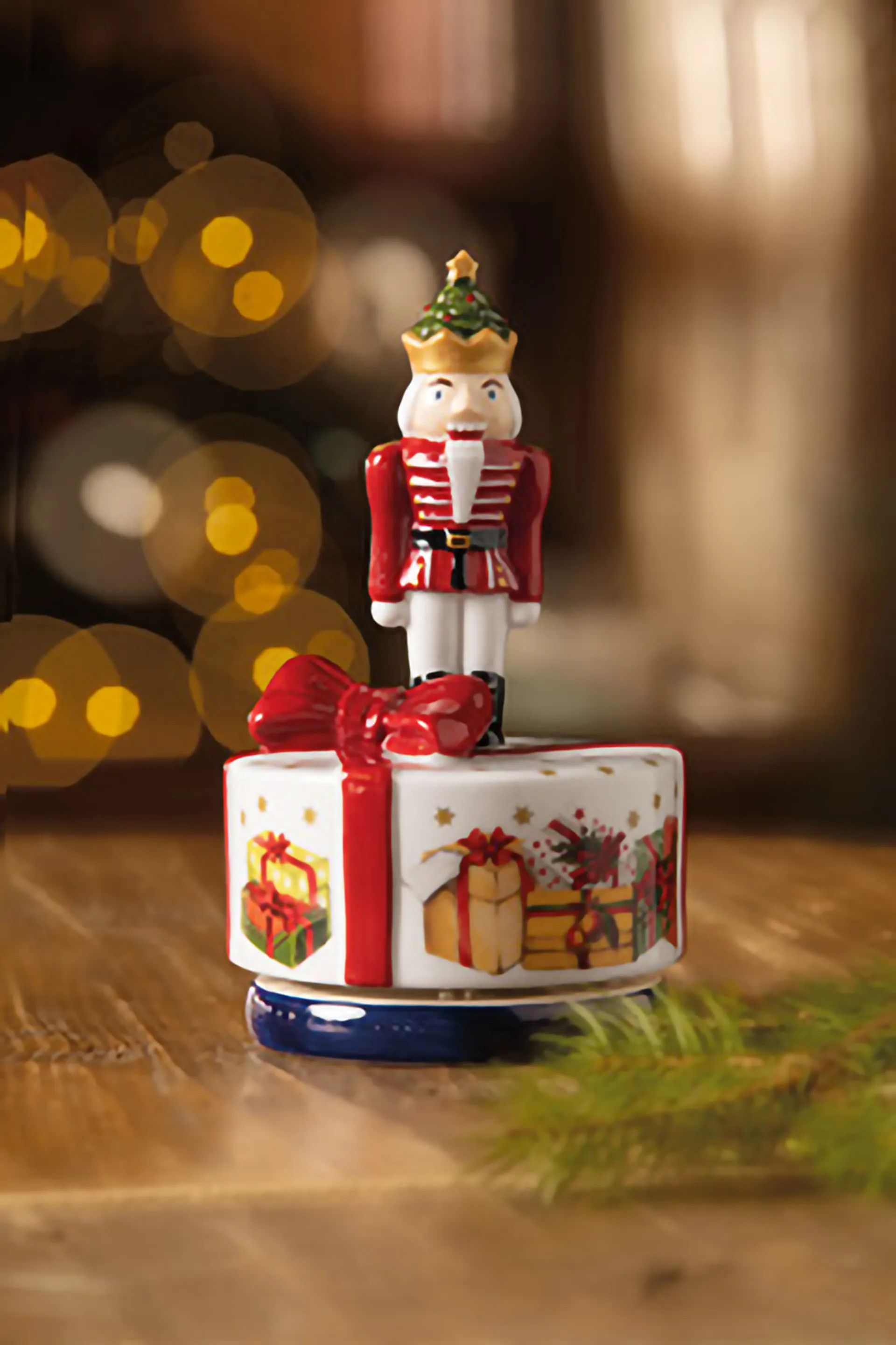 Nostalgic Melody music box nutcracker, White-red Villeroy & Boch
