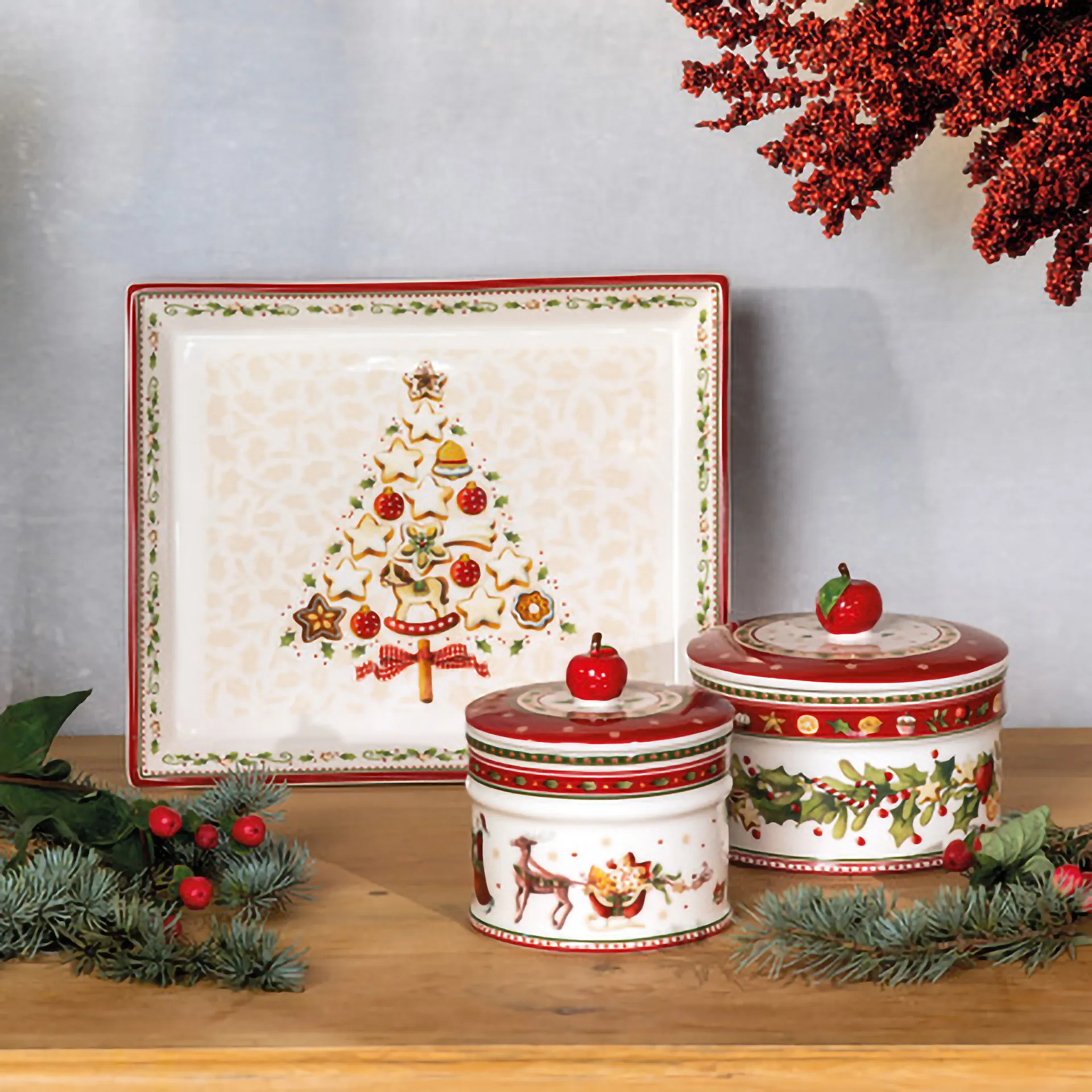 Winter Bakery cookie jar M 0.55 L, White-red Villeroy & Boch