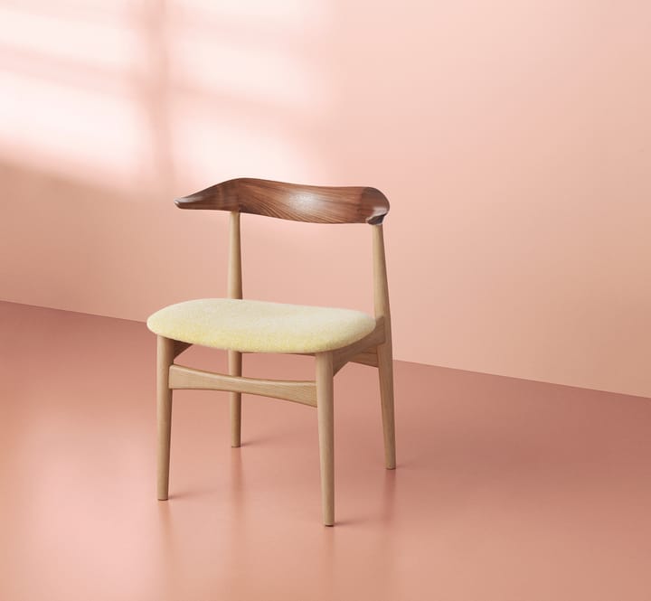 Cow Horn chair, Fabric vanilla, white oiled oak structure, walnut backrest Warm Nordic