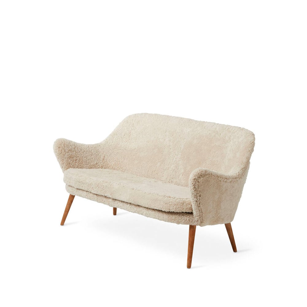 Warm Nordic Dwell sofa 2-seat sheepskin moonlight. leg in oak