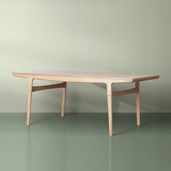 Evermore dining table, Oak white oil.190 cm Warm Nordic