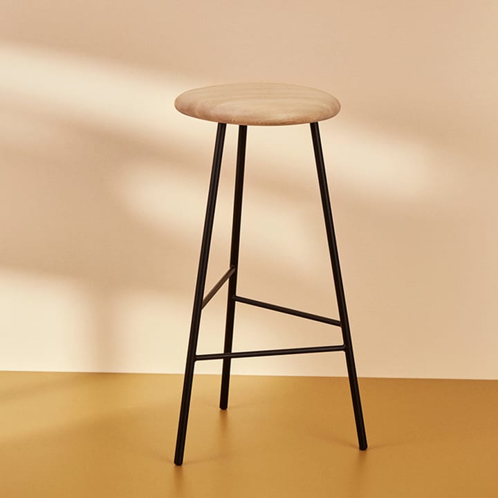 Pebble barstool - Smoked oak, h.65, black legs - Warm Nordic