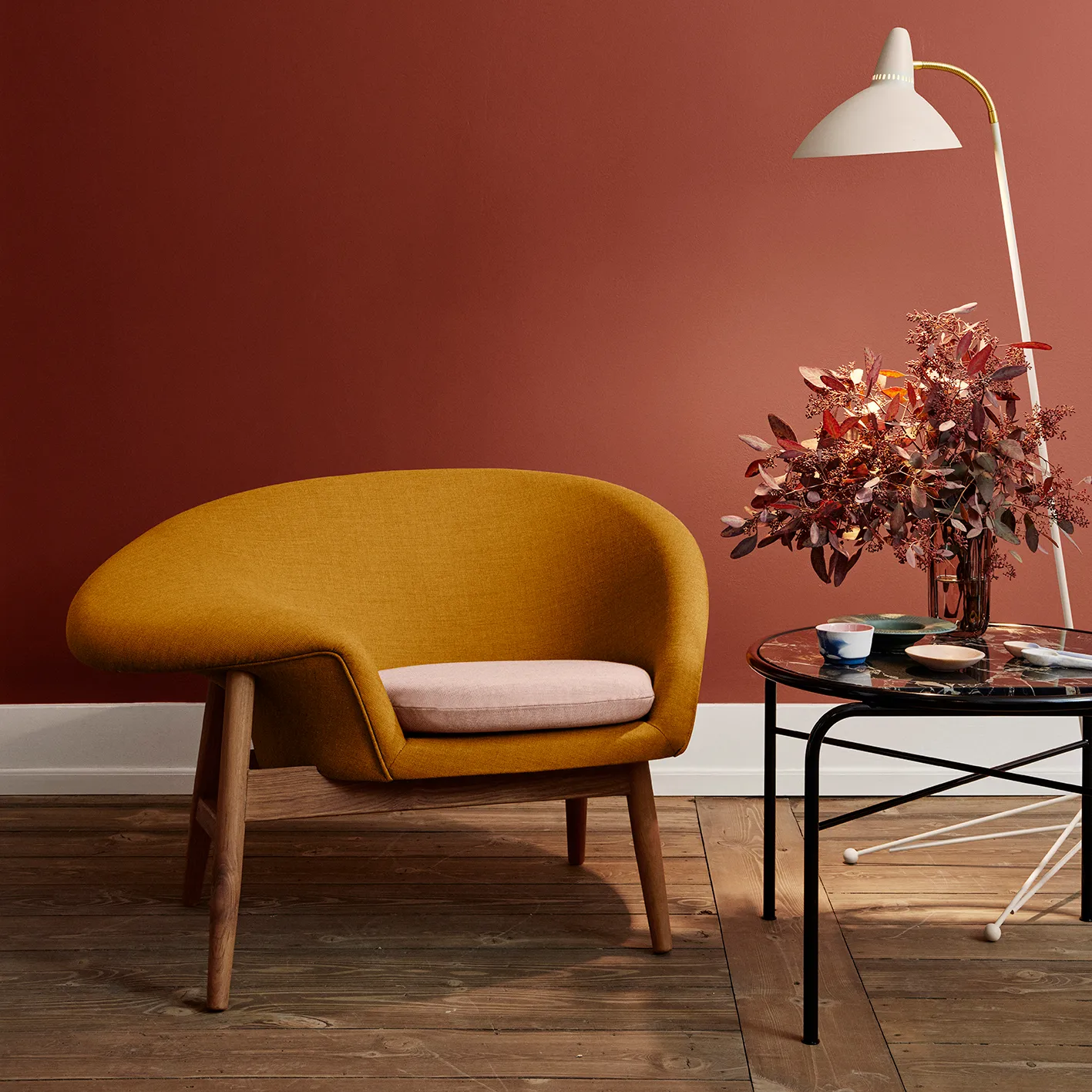 Secant coffee table marble Ø60 cm, Black-gold Warm Nordic